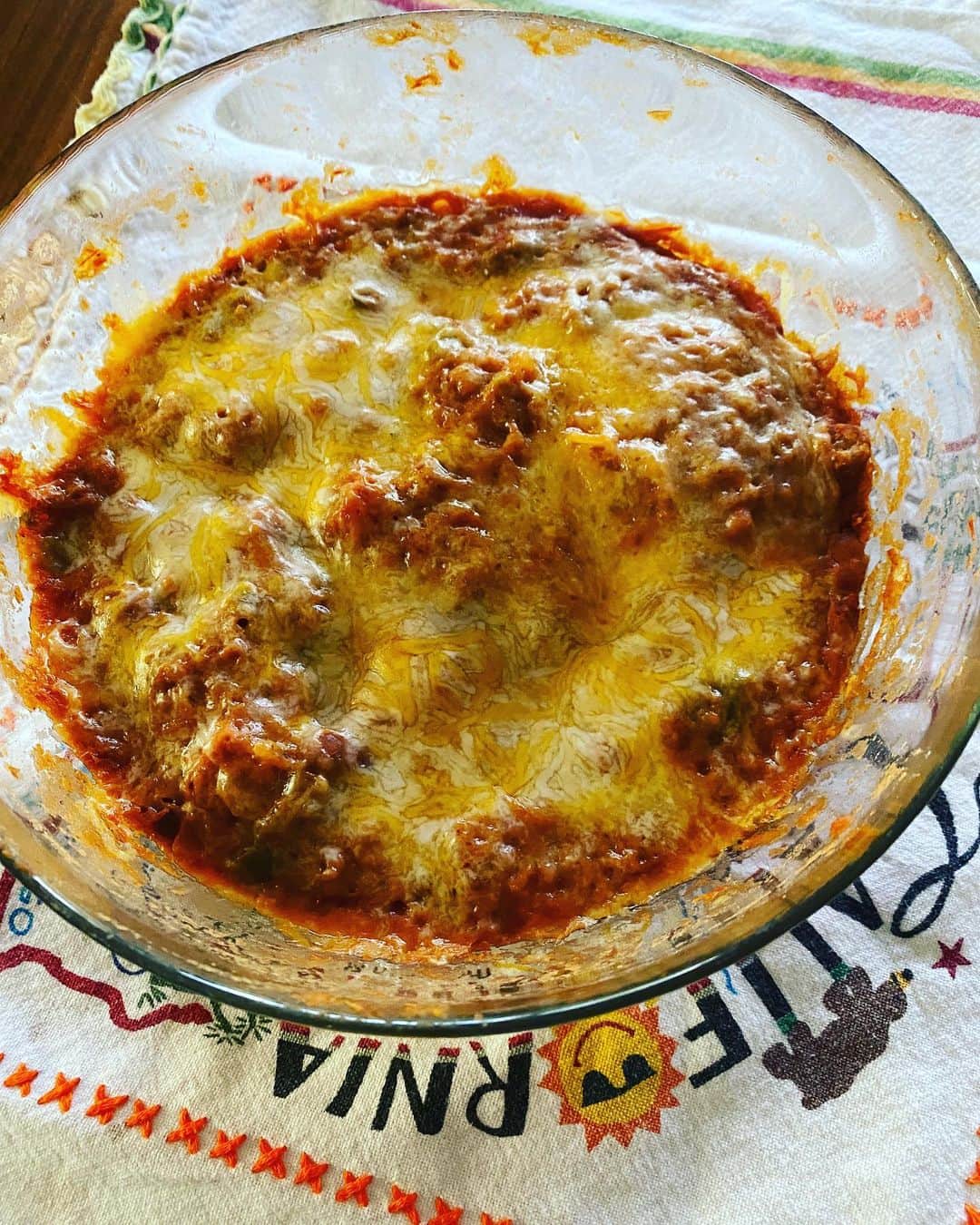 アダム・シャピロのインスタグラム：「My brother texted me it was a bean-dip kinda day, and I agreed.」