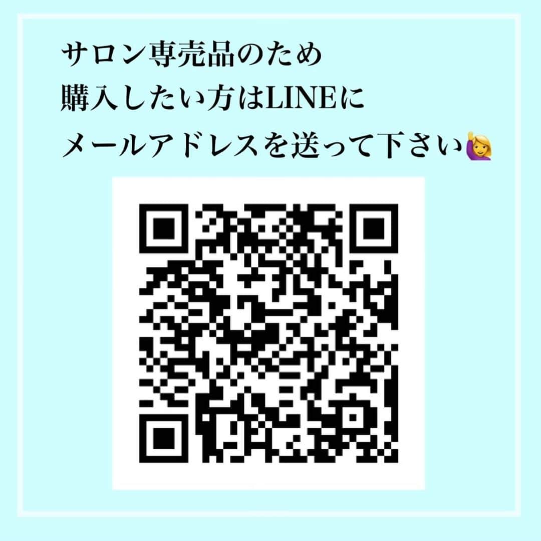 水紀華さんのインスタグラム写真 - (水紀華Instagram)「🌹﻿ ﻿ ﻿ 今では動画や写真のように﻿ 艶々に発光するまでの肌作りができましたが﻿ ﻿ 昔は1枚目の画像のように﻿ 真っ赤に炎症しニキビも治らず﻿ とにかく肌荒れが酷かった。﻿ ﻿ ﻿ ﻿ ﻿ ドラッグストアに売っているものや﻿ ネットや雑誌で良いとされるものを﻿ 片っ端らから試し﻿ ﻿ ﻿ 1回16万円するレーザー治療や﻿ ﻿ 毛穴治療で1回80万以上もする﻿ 特殊なものも受けたことがある。﻿ ﻿ とても高額だったけれど、﻿ 藁にもすがる思いで受けた。﻿ ﻿ ﻿ それでも『綺麗✨』と思える﻿ 肌が手に入らず﻿ ﻿ 『どうしてこんなに頑張ってお手入れしているのに…』と悩んでいました。﻿ ﻿ ﻿ ﻿ 汚い肌を鏡で見るたびに悲しくなり﻿ 肌荒れが治らずに泣いた日は数え切れないほど。﻿ ﻿ ﻿ 友達や同級生にも肌のことを言われたり…﻿ どんどん自信がなくなって﻿ 人と目を見て話すのも怖かった。﻿ ﻿ ﻿ ﻿ ﻿ ﻿ …そんな過去を持つ私も﻿ 『ツヤッツヤですね！！』﻿ と肌を褒められるようになった😭✨﻿ ﻿ ﻿ ﻿ ﻿ 【前回のおさらい】﻿ ﻿ ﻿ 💡常識を疑うこと﻿ ﻿ 💡スキンケアの害を知ること﻿ ﻿ 💡スキンケア用品で肌のバリア機能低下が﻿ 　なかなか治らない肌荒れを作る﻿ ﻿ ﻿ ﻿ ﻿ ﻿ ﻿ ﻿ ﻿ ﻿ 【汚肌改善までの道のりパート②】﻿ ﻿ 肌のバリア機能を強化するために﻿ まずは、クレンジングを変えるところから！﻿ ﻿ ﻿ 💡肌を守りながら﻿ ﻿ 💡汚れを落とせ﻿ ﻿ 💡バリア機能を低下させない﻿ ﻿ ☝️この３つがポイント﻿ ﻿ でも、この３つの条件が﻿ 揃っているものに出会うのは﻿ なかなか難しい⚡️⚡️﻿ ﻿ 実際私も出会うまでに﻿ 何百万円というお金と数年の時間が﻿ かかっている💦﻿ ﻿ ﻿ 信頼できる人に﻿ 教えてもらうのが1番﻿ ﻿ 私もフェースに出会えたのは﻿ @faith.yoko  が教えてくれたから🙏😭✨﻿ ﻿ ﻿ ﻿ 全員に合うものはないからこそ、﻿ フェースが合わない人ももちろんいる﻿ ﻿ ﻿ 他の効果を感じられたスキンケア用品も﻿ 随時紹介していきます！﻿ ﻿ ﻿ ．﻿ ．﻿ ﻿ ﻿ ﻿ ﻿ ﻿ #スキンケア　#肌荒れ改善 #肌荒れ　#スキンケアマニア #スキンケア用品 #スキンケア好きさんと繋がりたい #スキンケア紹介 #脂漏性皮膚炎 #ニキビケア #ニキビ治療　#ハーブピーリング　#ハーブピーリング専門店 #赤ら顔　#ニキビ肌 #ニキビ跡ケア #ニキビ改善　#毛穴ケア #毛穴の黒ずみ」12月27日 8時23分 - mizuki_ah