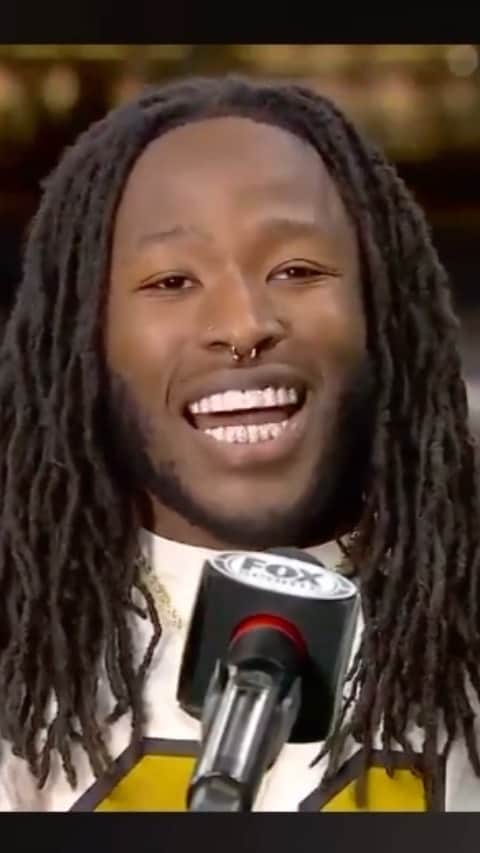 エリン・アンドリューズのインスタグラム：「@saints RB @alvinkamara joined me postgame after his historic 6 touchdown performance on Christmas Day! 🎄🏈 @nflonfox #KickIt #saints」
