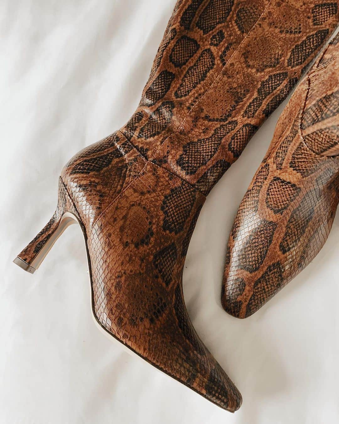 サムエデルマンのインスタグラム：「Need a little more heel than the Lillia? Tap to shop the DAVIN for the perfect statement boot   #SamEdelman #FW2020」