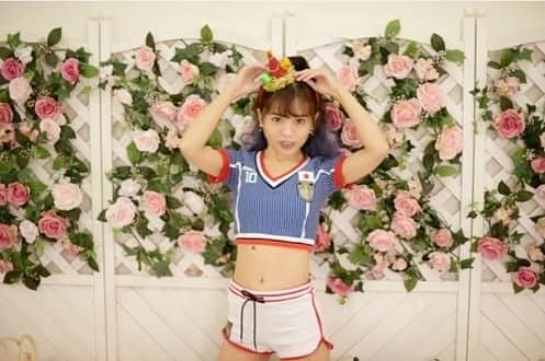 及川愛未のインスタグラム：「今年も楽しかったな🎄  📸 @jun_11_photo さん #shooting #撮影 #studio #merrychristmas #merrychristmas🎄 #christmas #サンタクロース #リクエスト撮影 #撮影会 #おうちでクリスマス #soccer #アリアナポニー #blue #model #サロンモデル #ブライダル #ウェディングモデル #ブライダルモデル　 #ポートレートしま専科  #ポートレート  #photography  #写真  #写真好きな人と繋がりたい  #写真撮るの好き人と繋がりたい  #portraitmodel  #東京カメラ部  #カメラマン募集  #ファインダー #ファインダー越しの私の世界  #followme ‪ ‬」