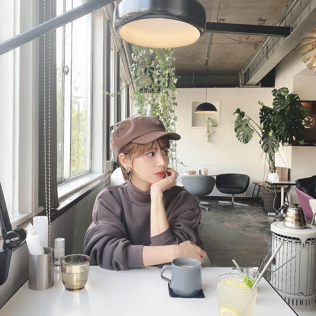 筒井愛実さんのインスタグラム写真 - (筒井愛実Instagram)「． 📍cafe room 年内最後のきーちゃんとカフェ☕️ スコーン美味しかった♡ ． casquette・earring・tops→ @grl_official  ． #grl #グレイル #プチプラコーデ #キャスケットコーデ #イヤリング #code #ootd」12月27日 8時40分 - manamin_158cm