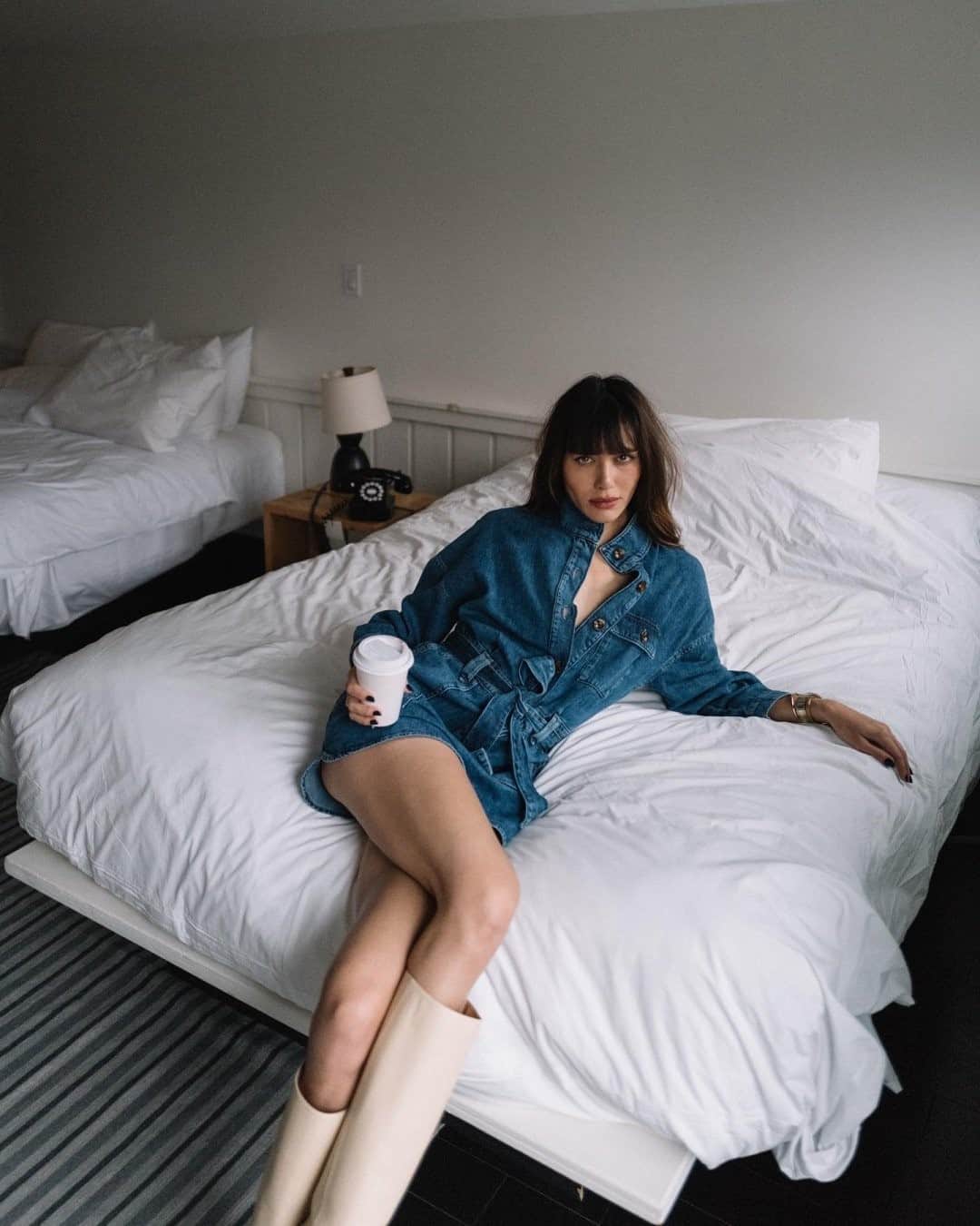 のインスタグラム：「@natalieoffduty does lax holiday weekend in style  #currentelliott #cassandra #denim #dress #fashion #styleinspo」