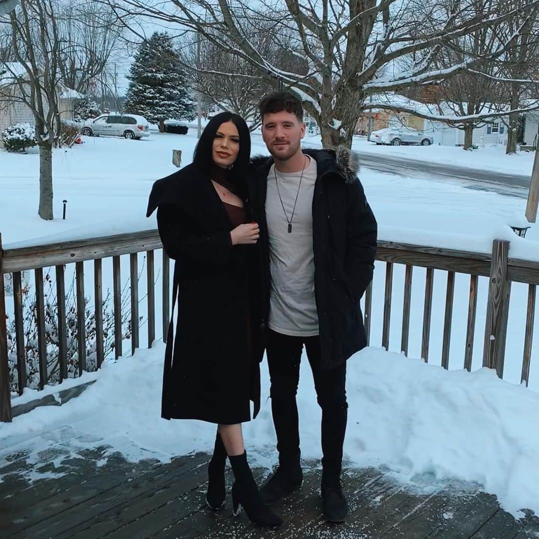 のインスタグラム：「We had a beautiful white Christmas! Hoping everyone out there had a good time as well. Looking forward to next year! #LFG」