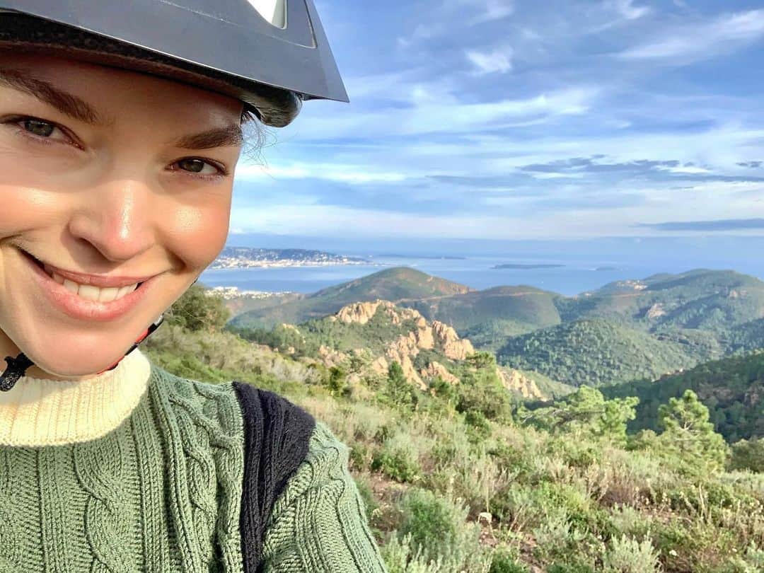 のインスタグラム：「🚲 ⛰ 🌊」
