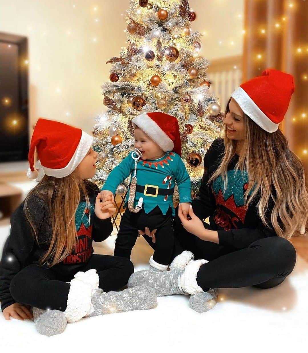 のインスタグラム：「🎄🧑‍🎄🎁By @l_emilii #kidzfashion #christmas」