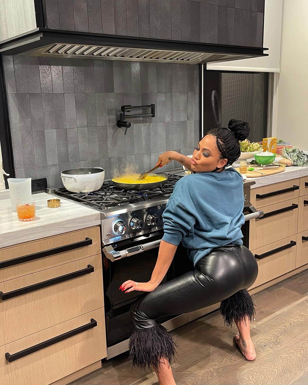 エイヨシャ・カレーのインスタグラム：「You can take the girl out of Markham  but you can't take the Markham  out of the girl LOL 🇯🇲🇨🇦... Swipe for last nights random Christmas crab and shrimp risotto. Hope everyone had a great and safe Holiday.」