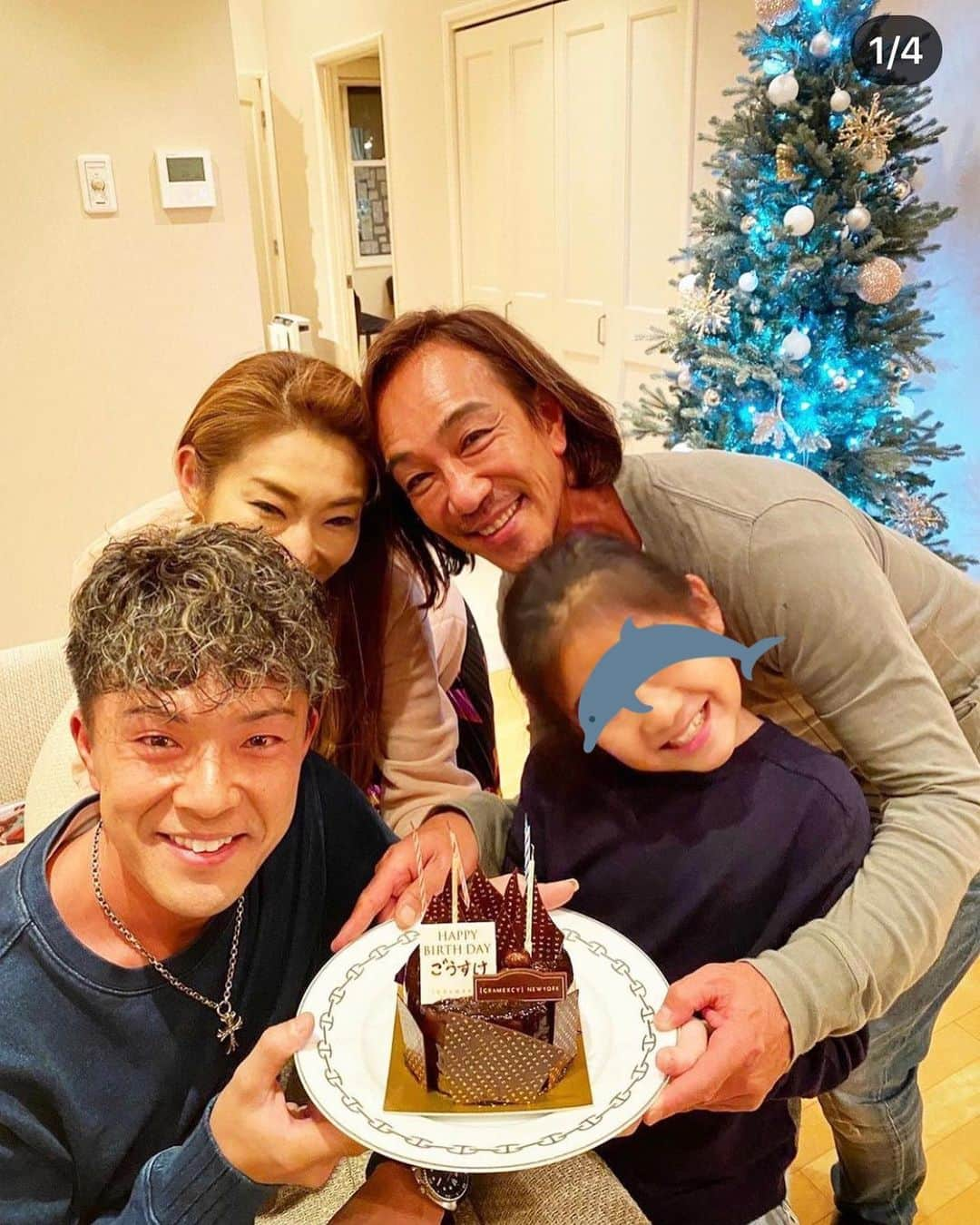 北紺守彦さんのインスタグラム写真 - (北紺守彦Instagram)「豪祐 誕生日おめでとう🎁 39歳！(◎_◎;) いい1年にして下さい  Home party🍷 みんなで 楽しい時間でした❣️  @gousuke37  #誕生日  #誕生日プレゼント  #homeparty  #20代  #ウクレレ #ロンハーマン」12月27日 9時08分 - morihiko.kitakon