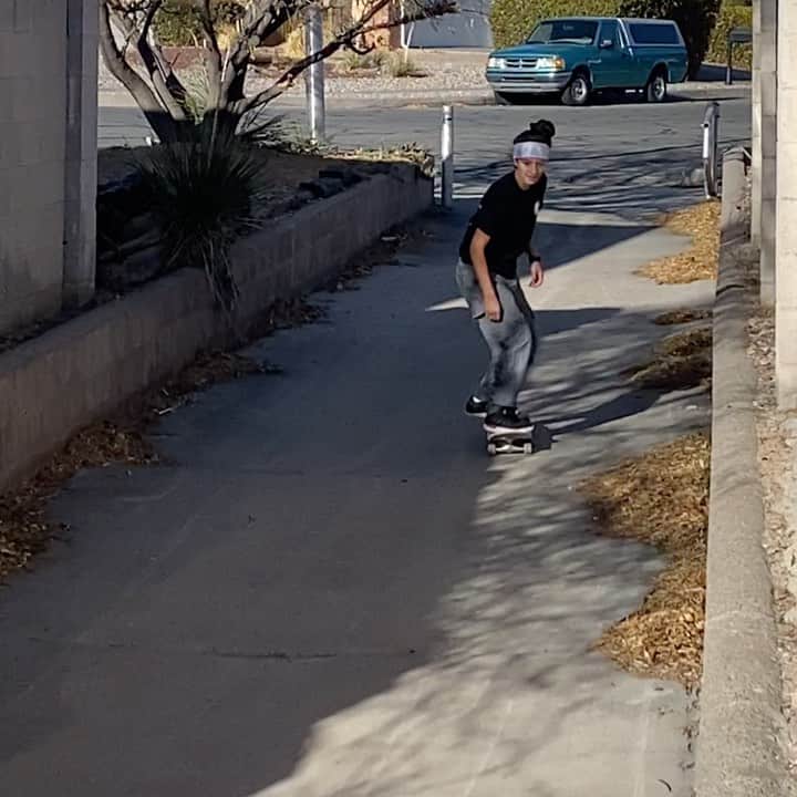 マライア・デュランのインスタグラム：「I don’t do nose-slides enough lol 🤷🏽‍♀️ 📲: @elijahdur」