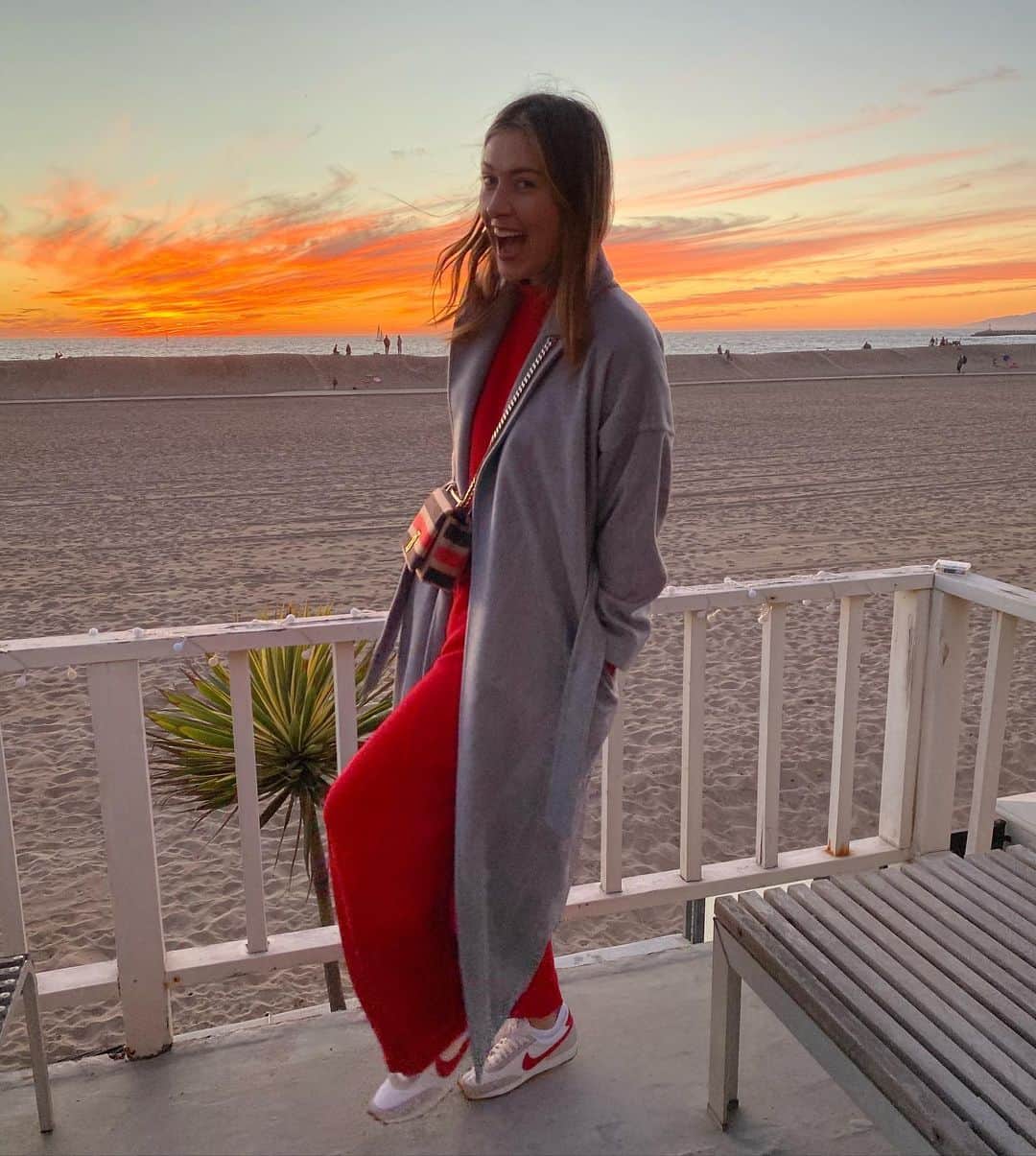 マリア・シャラポワのインスタグラム：「Ohhh, Christmas. You were very different this year but I still love you ⛄️🥰」