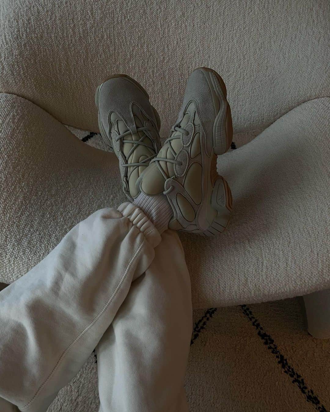 ペニーレ・タイスベックのインスタグラム：「Feet up」