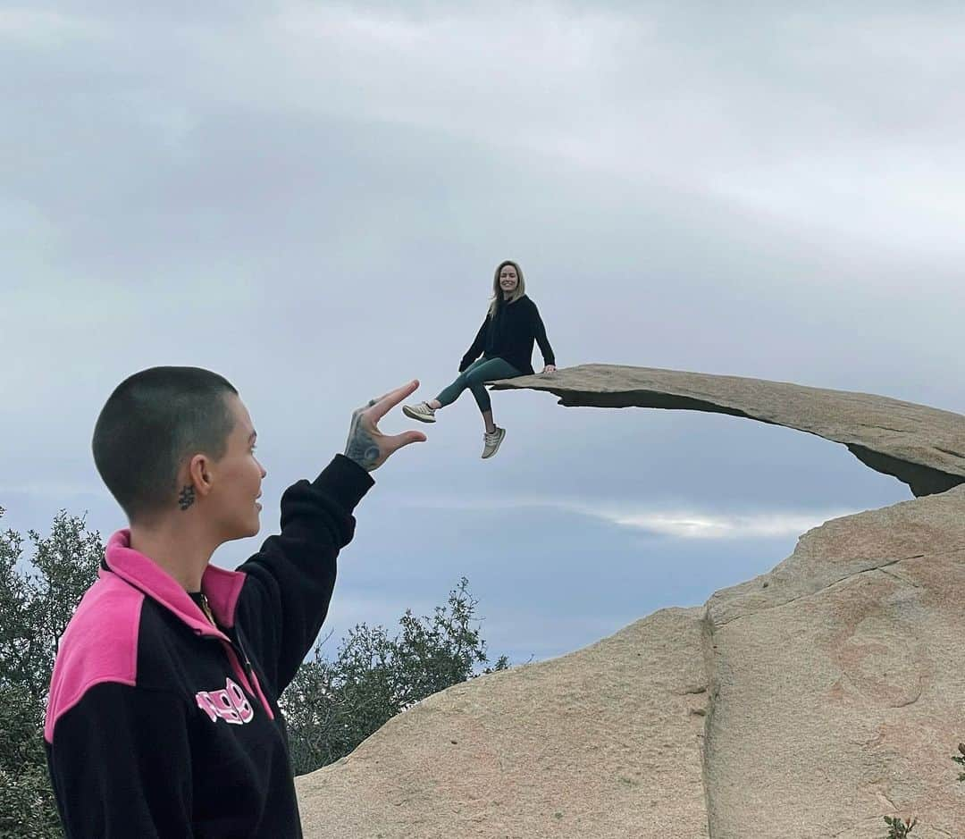 ルビー・ローズさんのインスタグラム写真 - (ルビー・ローズInstagram)「My favorite part of this hike wasn’t just getting kicked and slapped in the face by a tiny person on a potato chip..   it was thinking this was a moderate hike ( Caity may have withheld some info on this ) not bringing snacks, not bringing enough water, the rain, my inappropriate hiking shoes, and it being 4 hours of trail not 1.   But the best, best ,part was getting to the top to find out we went the long way and everyone else parks on a near by highway. Yet I wouldn’t change a single thing about it ...despite waking up at 5 am today when  I tried to roll over in bed because my whole body is on fire and my legs feel broken.」12月27日 0時32分 - rubyrose