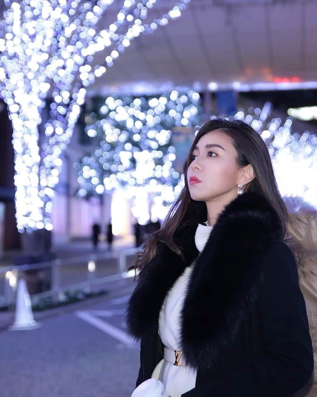のインスタグラム：「☆  𝒾𝓁𝓁𝓊𝓂𝒾𝓃𝒶𝓉𝒾𝑜𝓃✴︎ けやき坂。 東京らしい場所で。 東京を感じた。 もう10年以上東京いるんだな。  #Tokyo#Tokyotower#illumination #東京#東京夜景#夜景#けやき坂 #イルミネーション#東京タワー 🗼✨」