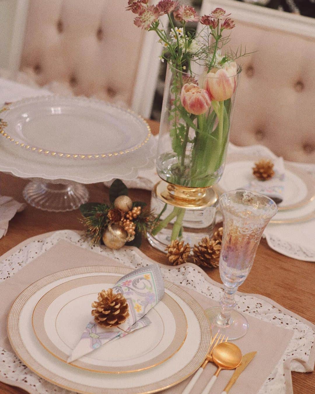 中田絵里奈さんのインスタグラム写真 - (中田絵里奈Instagram)「. 1日遅れのXmas party 🥂🎄 家族で色々持ち寄って🍽 のんびり飲んで食べて笑って楽しかった😆 大変な一年だったけどこうしてみんな元気に過ごせることに感謝しなくては…♡ . 私は久しぶりに食べ過ぎて 夜中になってもまだお腹いっぱい🥲 . #おうちクリスマス」12月27日 0時49分 - erinanakata