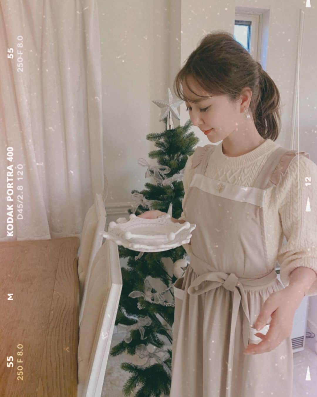 中田絵里奈さんのインスタグラム写真 - (中田絵里奈Instagram)「. 1日遅れのXmas party 🥂🎄 家族で色々持ち寄って🍽 のんびり飲んで食べて笑って楽しかった😆 大変な一年だったけどこうしてみんな元気に過ごせることに感謝しなくては…♡ . 私は久しぶりに食べ過ぎて 夜中になってもまだお腹いっぱい🥲 . #おうちクリスマス」12月27日 0時49分 - erinanakata