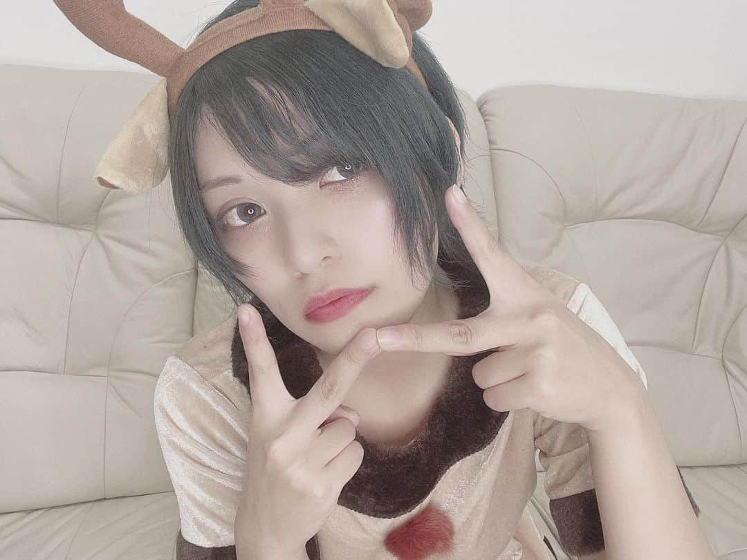 大滝友梨亜さんのインスタグラム写真 - (大滝友梨亜Instagram)「ぴーすぴーす。 トナカイコス。  🦌🦌🦌  #オフショット  #ぴーすぴーす  #インフルエンサーLive #ありがとうございました #明日もよろしくお願いします」12月27日 0時45分 - takiomaru