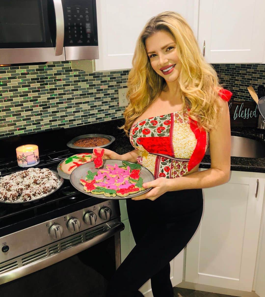Stephanie Brantonのインスタグラム：「Baked some yummy cookies to leave out for Santa! I was naughty this year so I had to do all I could do to make it up to him 😜🍪🥛🎅❤️」