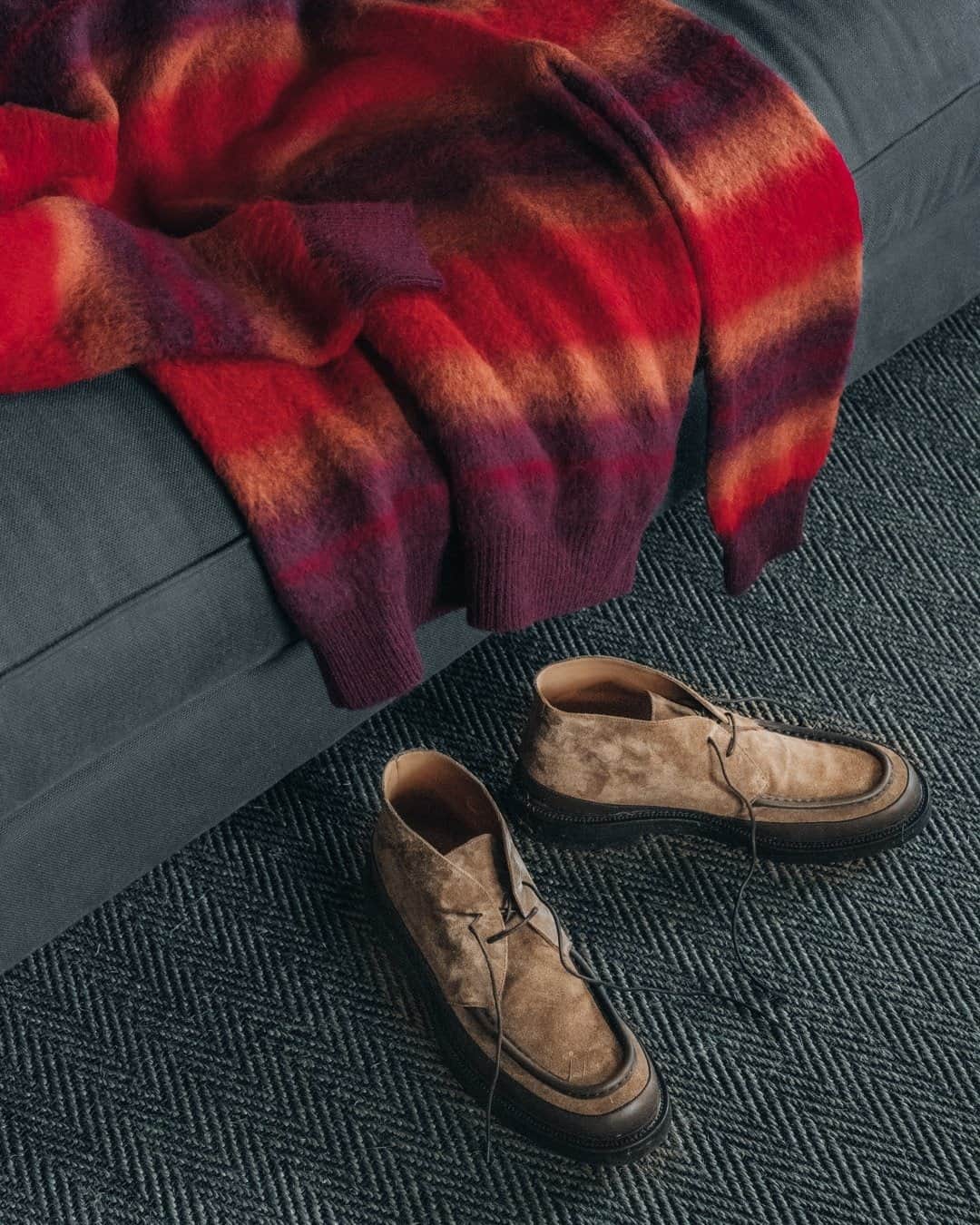 MR PORTERのインスタグラム：「Time to burn off all those calories. Let the Boxing Day walk commence.   MR P. - Jacques Leather-Trimmed Suede Desert Boots MR P. - Striped Brushed-Knit Sweater」