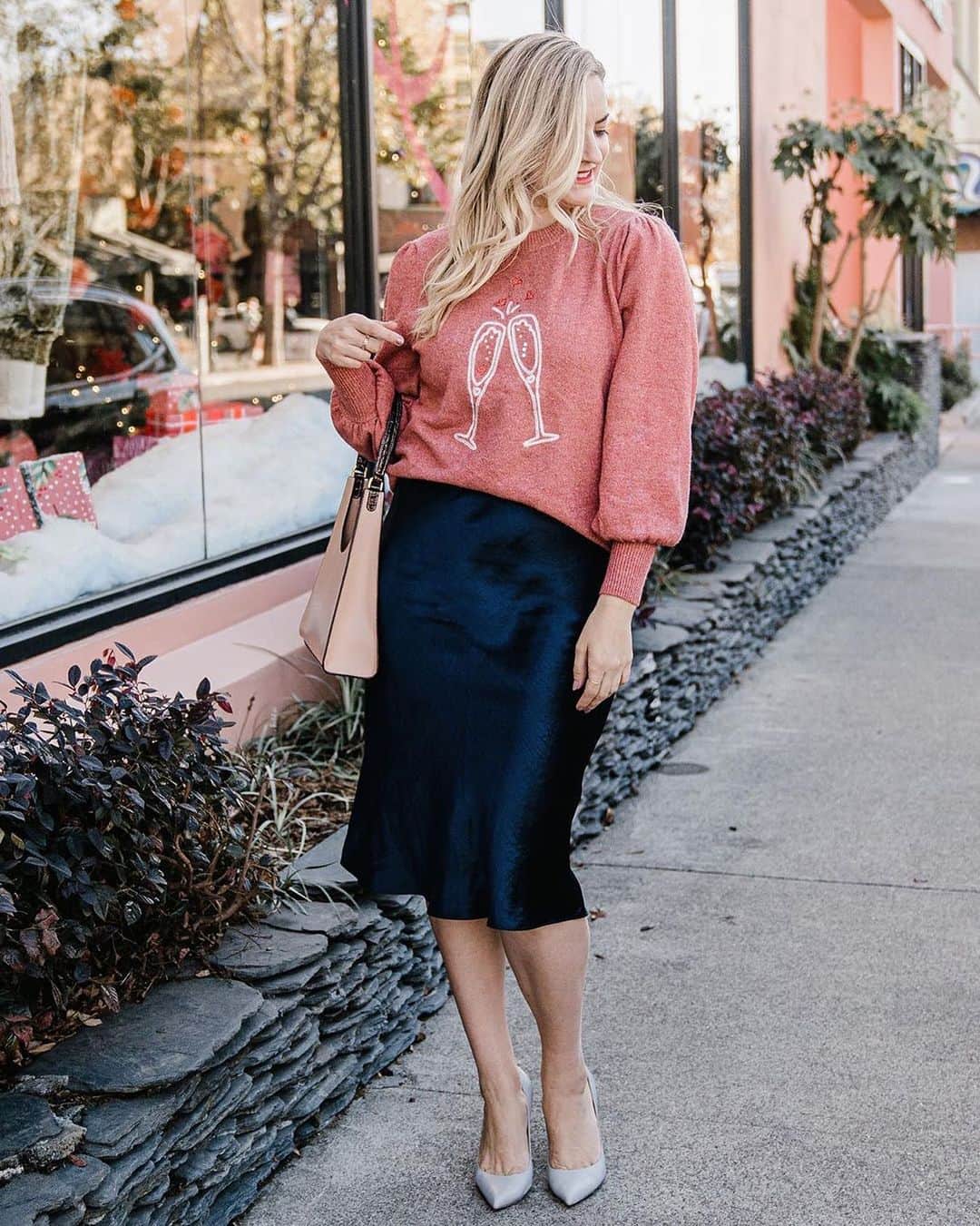 ロック&リパブリックのインスタグラム：「Ready to cheers to the New Year in this @lclaurenconrad sweater! 🥂Tap to shop NYE outfits and use fast + free store pickup. #regram @tillieadelson #lclaurenconrad #Kohls」