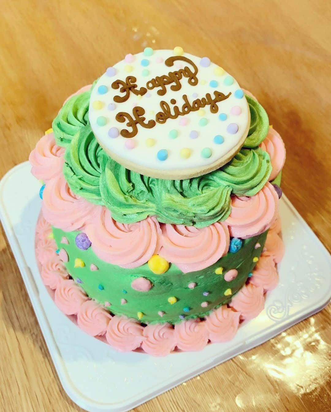 内藤陽子のインスタグラム：「Merry X'mas🎄 今年はバタバタしていて、初めて実家で過ごさせて頂きました🎁 ニコが喜んでくれると思ってオーダーしたケーキが… まぁインスタ映えケーキ的な…」