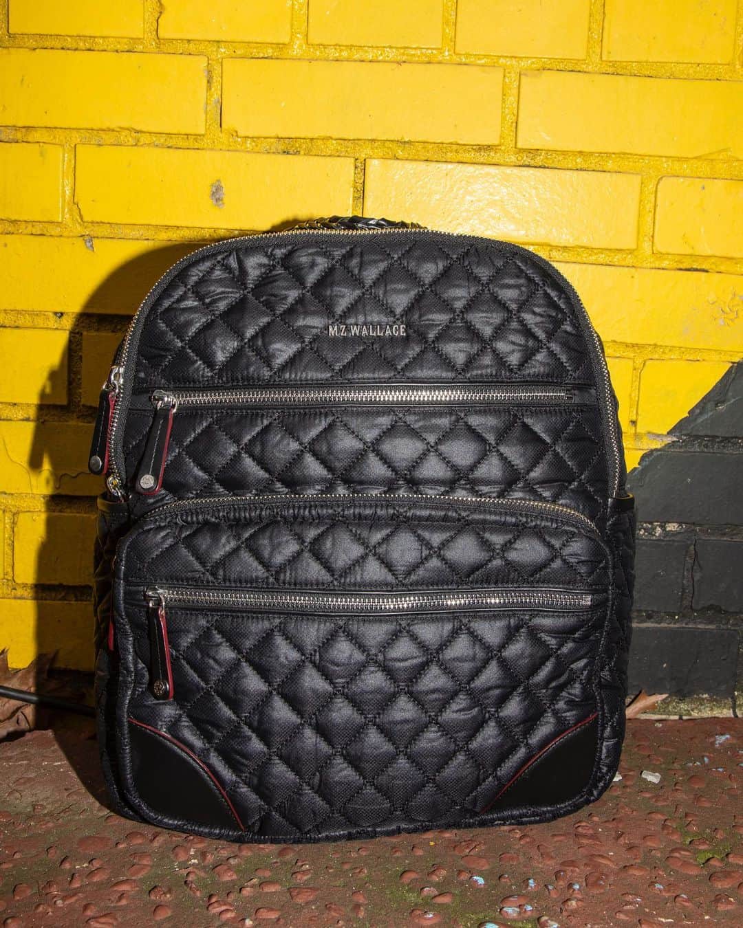 MZウォレスのインスタグラム：「Happy Boxing Day! Celebrate with an EXTRA 20% off select Crosby styles (like this Black Crosby Backpack). (Plus, don't miss an extra 10% off select sale items!)   Head to the link in our bio to shop now.」