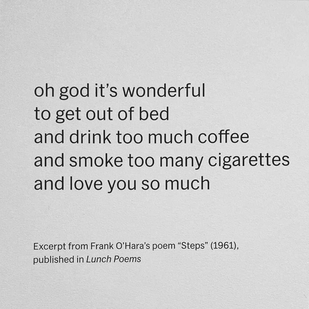 ニューヨーク近代美術館さんのインスタグラム写真 - (ニューヨーク近代美術館Instagram)「We're getting major #SaturdayMorning vibes from this Frank O'Hara poem—though we can't condone the cigarettes!  O’Hara’s 1964 book Lunch Poems is full of verses he wrote during his breaks while he worked at MoMA, where he became a curator after starting at the front desk.  Get to know the "poet among painters" and his creative circle in the #MoMACollection gallery Frank O’Hara, Lunchtime Poet. Explore more at the link in our bio.  #FrankOHara #Poetry #LunchPoems #SaturdayVibes」12月27日 1時27分 - themuseumofmodernart