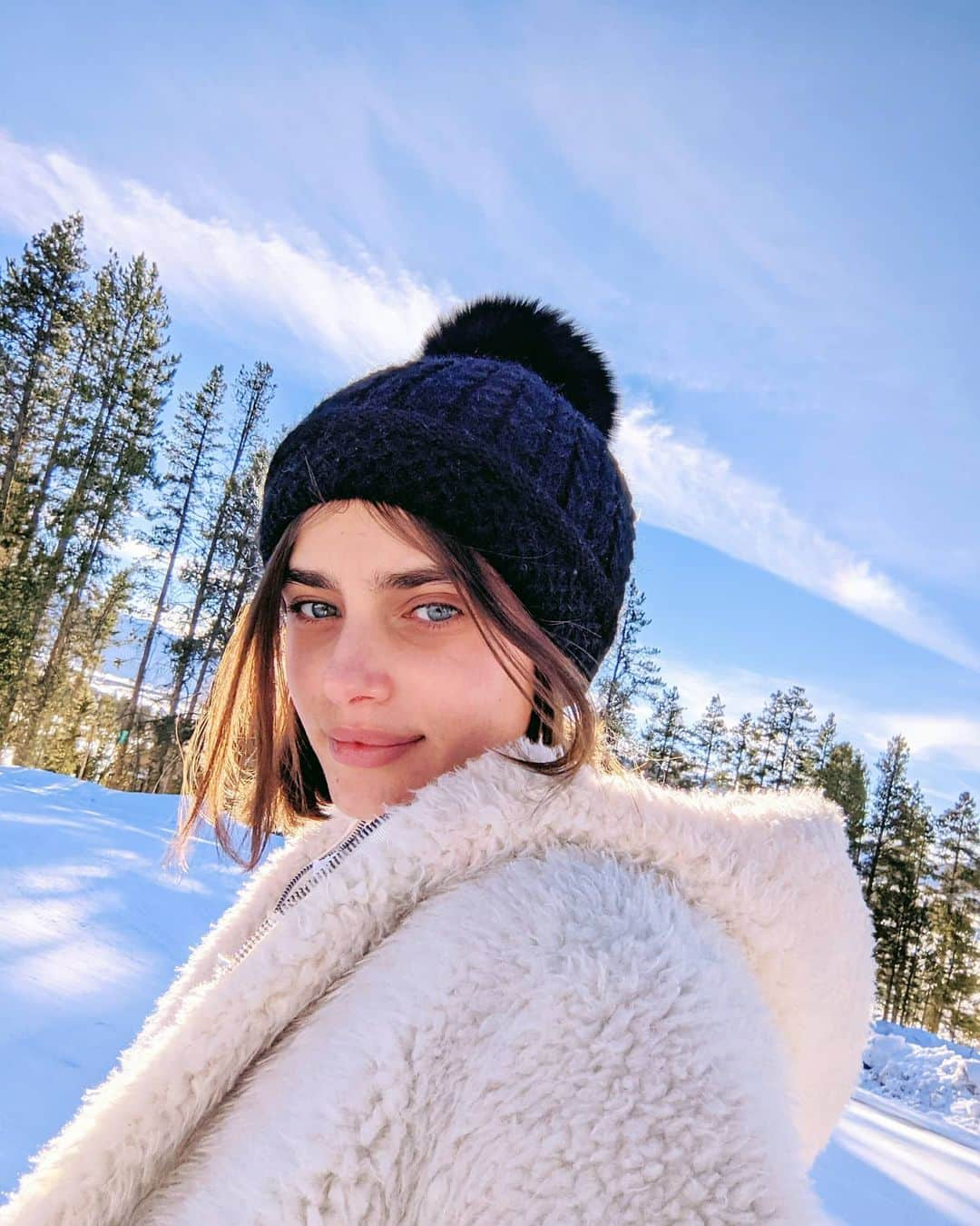 テイラー・ヒルさんのインスタグラム写真 - (テイラー・ヒルInstagram)「Morning walks ❄️🤍」12月27日 1時36分 - taylor_hill