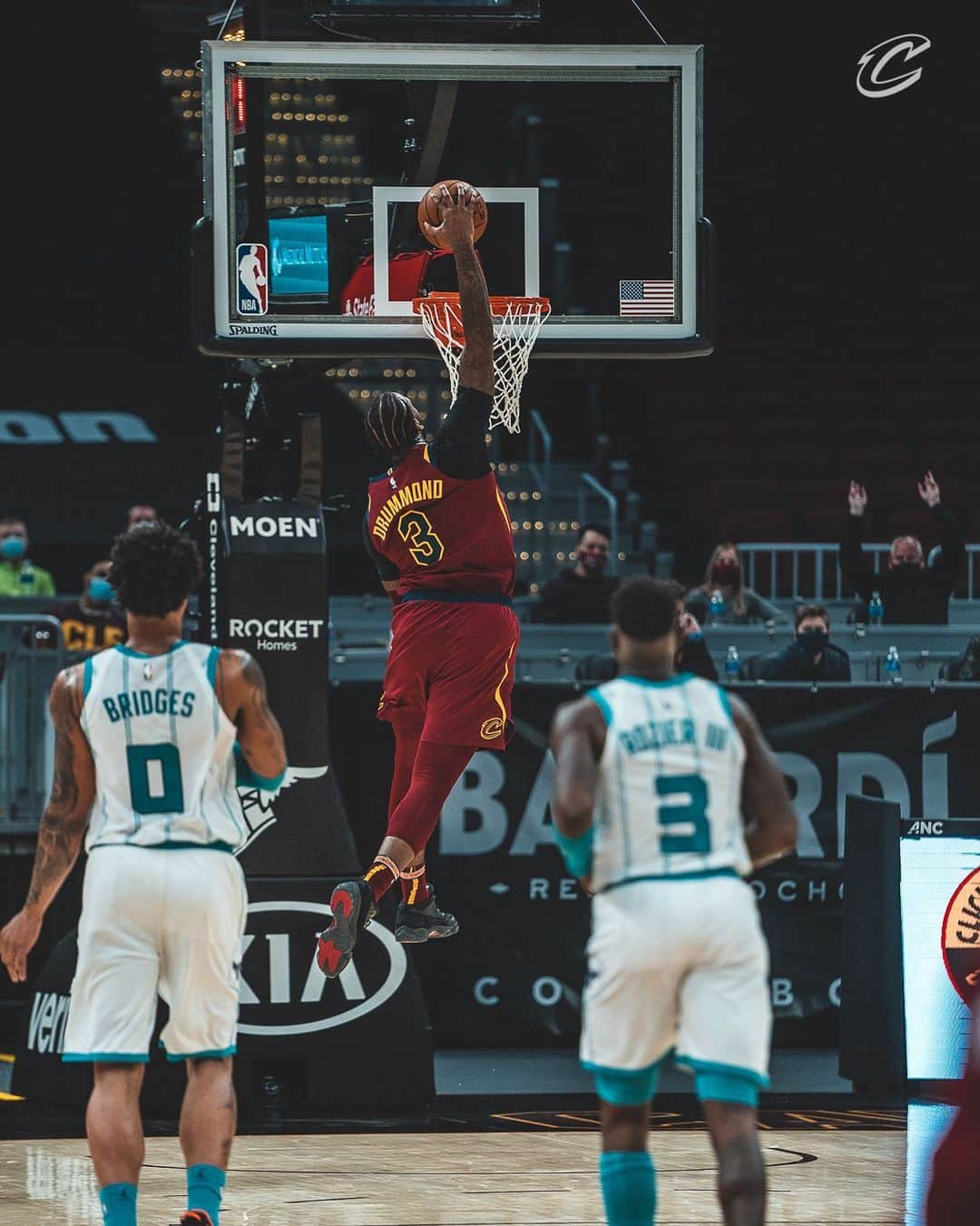 アンドレ・ドラモンドのインスタグラム：「Drop a 🦍 if I should’ve stuck my elbow in the rim 😈😂 #GAMEDAY 🦋🔒🔥🔥」