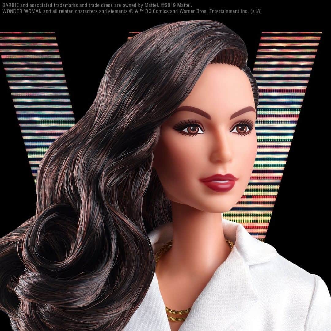 バービーのインスタグラム：「Timeless. Powerful. Elegant. This holiday season, Wonder Woman and Steve Trevor return incognito to save a world in danger.  Shop the #WW84 #Barbie Signature set, inspired by the most anticipated superhero film of the year, today.」