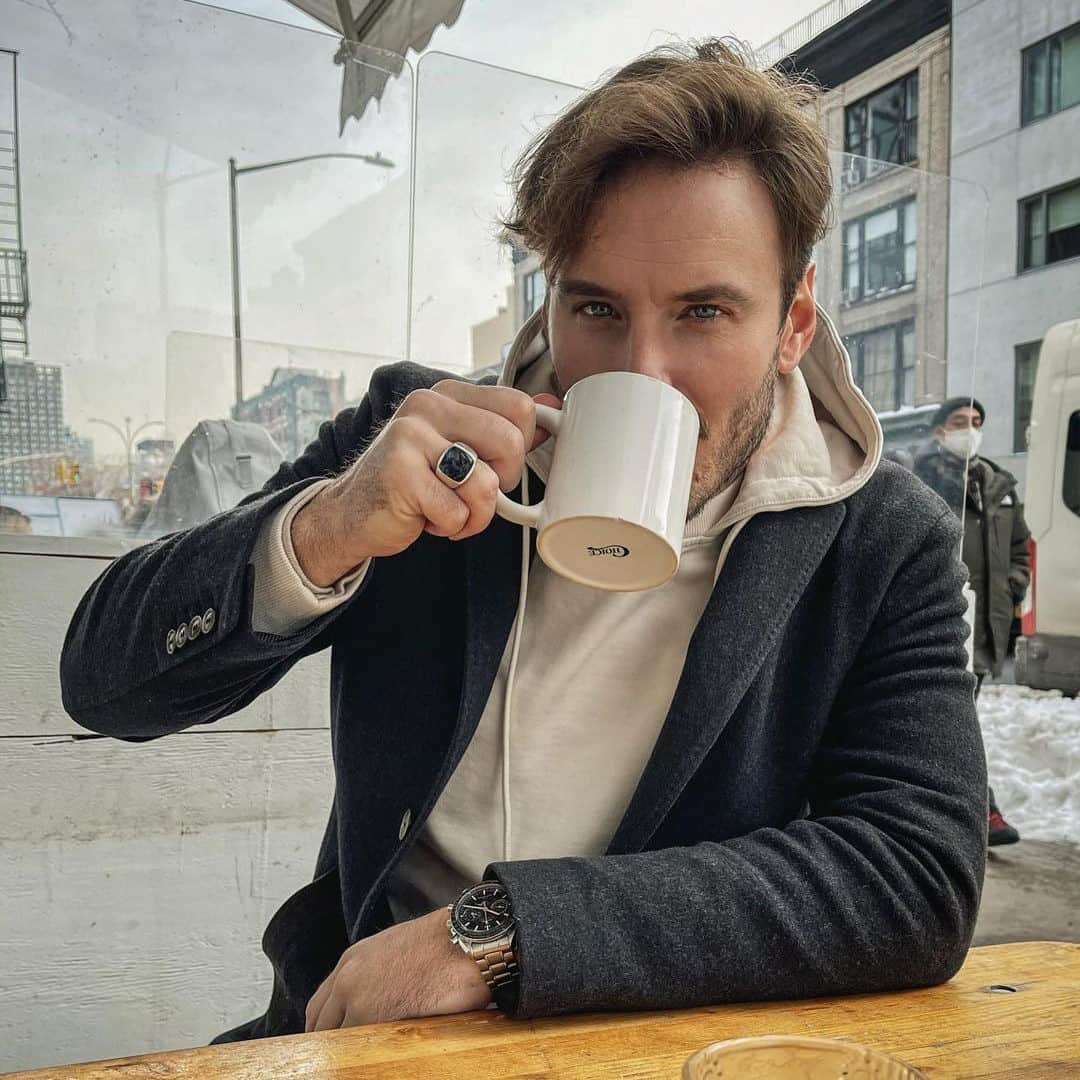のインスタグラム：「The best way to start a cozy day // @joe__weir in the Thomas Hoodie from our new ICON Collection. #PAIGEIcon」