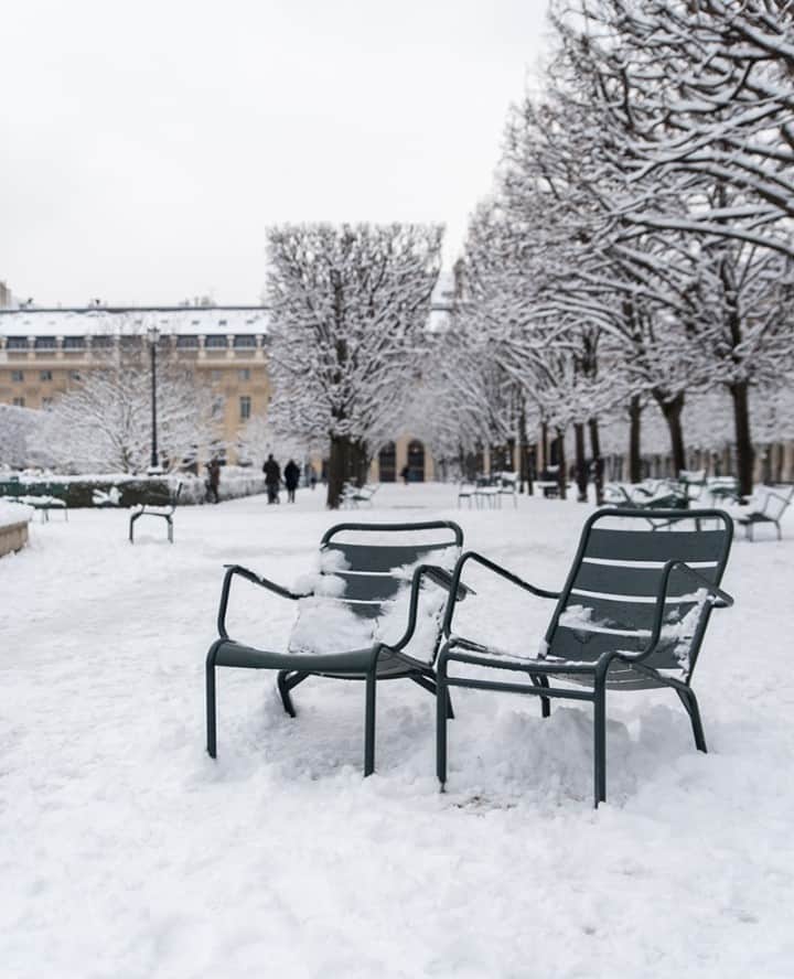 バネッサ・ブリューノさんのインスタグラム写真 - (バネッサ・ブリューノInstagram)「Les jardins parisiens recouverts de neige.⁠ ⁠ Parisian gardens covered with snow. ⁠ ⁠ #vanessabruno #inspiration」12月27日 2時02分 - vanessabruno