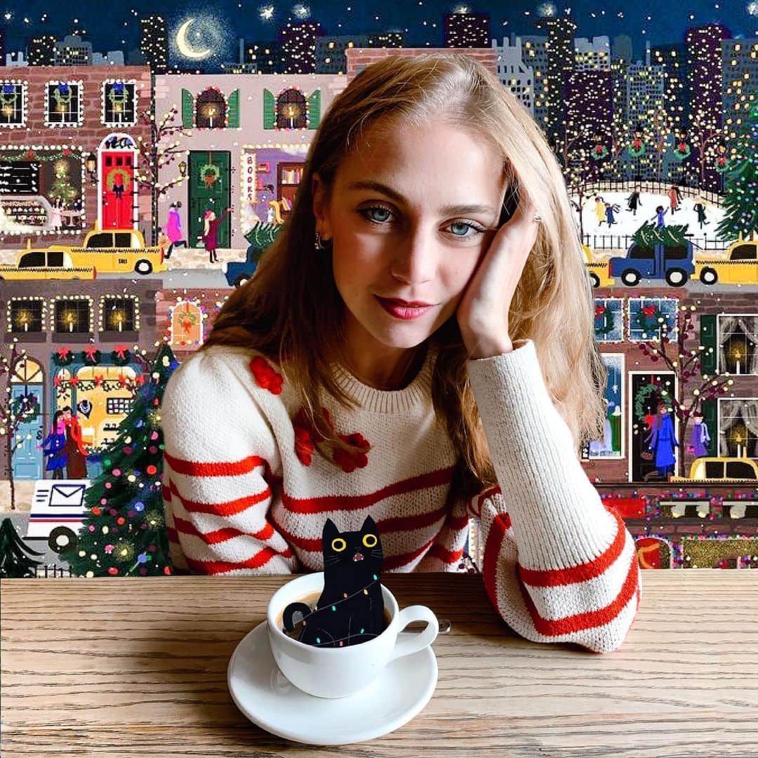 ダリア・イオノワのインスタグラム：「в чёрном кофе,  чёрный кот не пойму о чём  орёт 🤷🏼‍♀️  _______________________________________  #spb #saintpetersburg #mariinsky #mariinskytheatre #mariinskyballet #mariinskydancer #vaganovastudents #ballet」