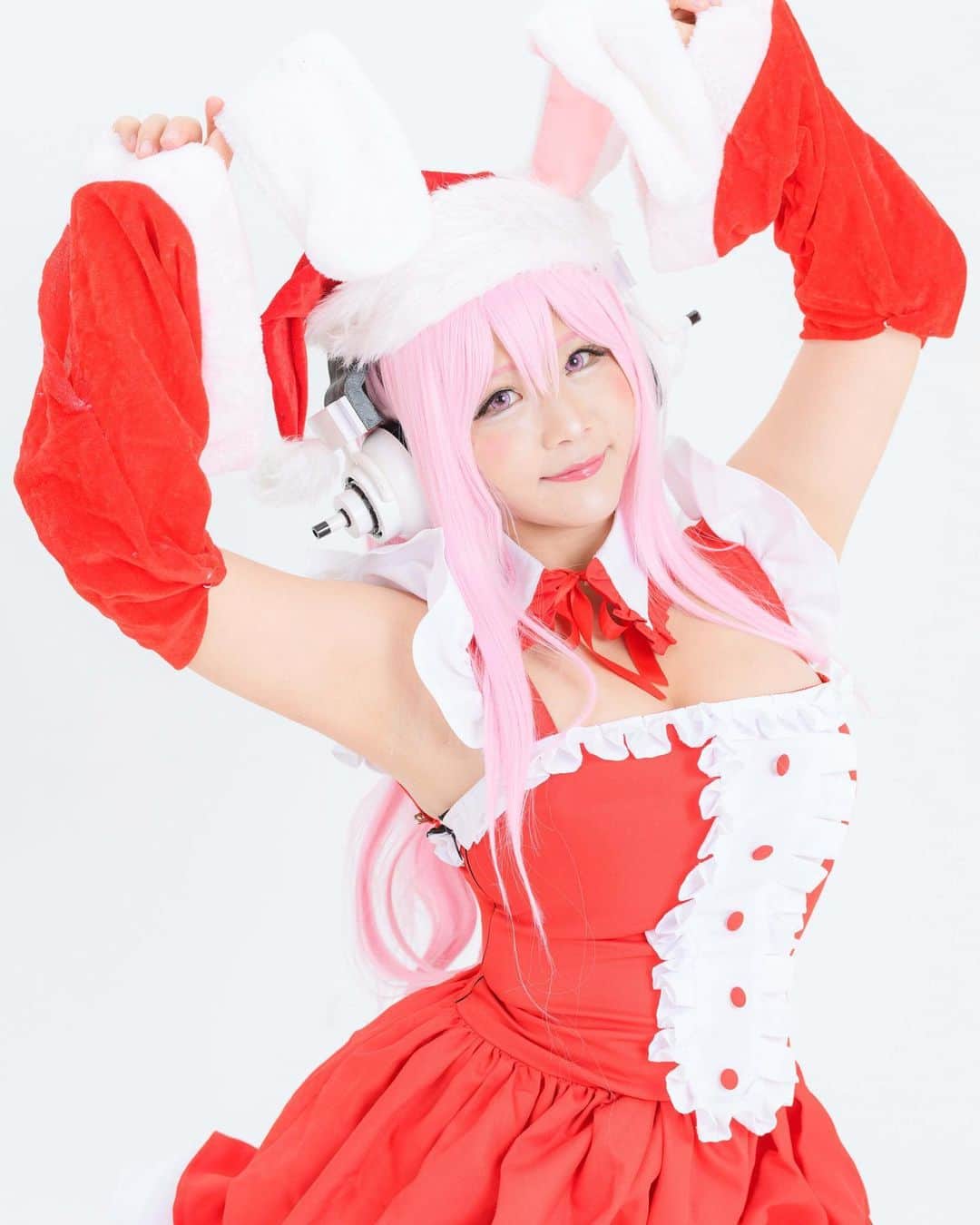 ほしのうめのインスタグラム：「クリスマス！  #コスプレ　#クリスマスサンタ　#うさみみ　#コスプレイヤー」