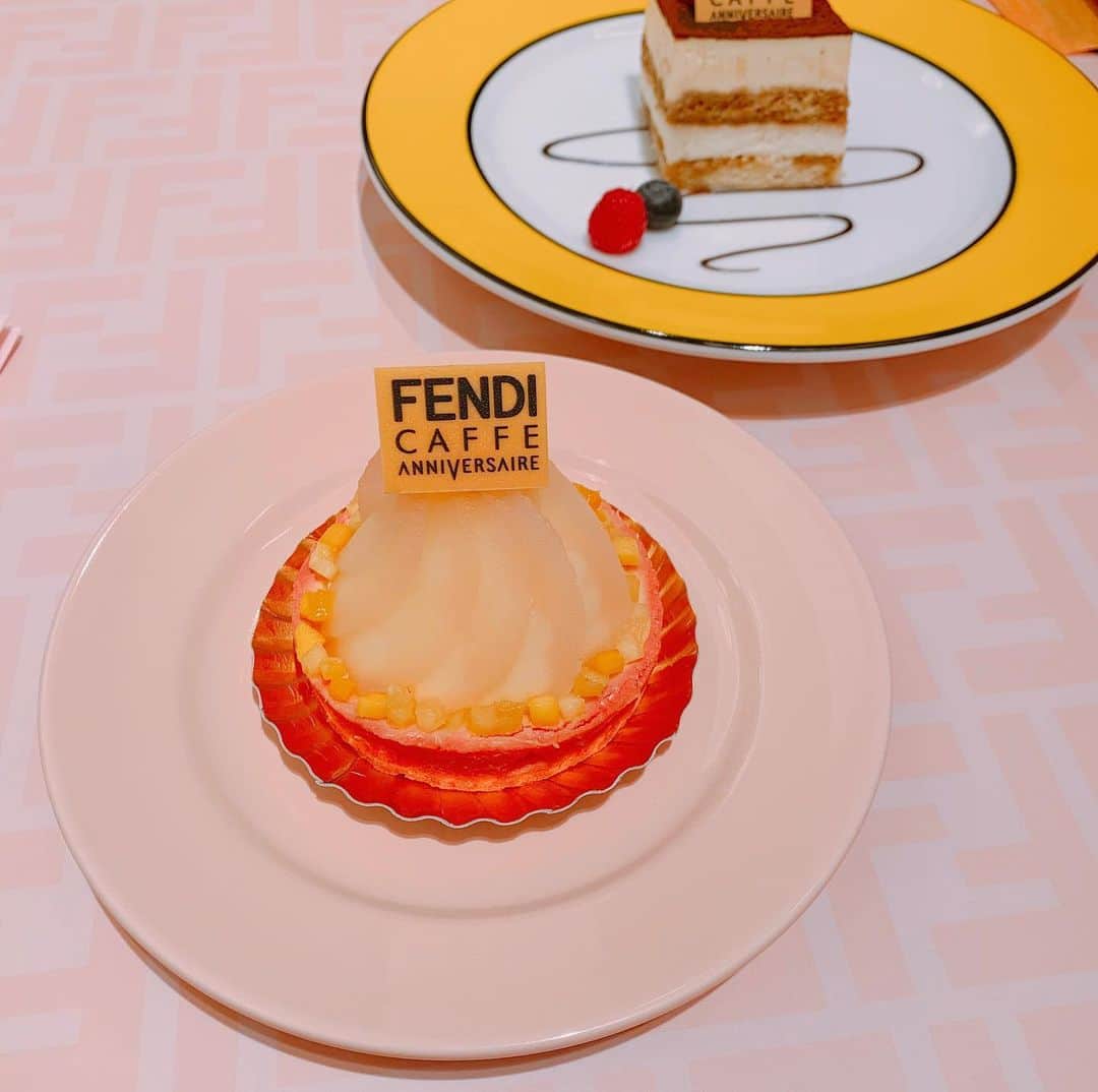 山下まみさんのインスタグラム写真 - (山下まみInstagram)「FENDIとアニヴェルセルのコラボカフェ☕️ かわええ。  #fendicafe #FENDI #アニヴェルセル #cafe #anniversaire」12月27日 2時12分 - yamashita_mami