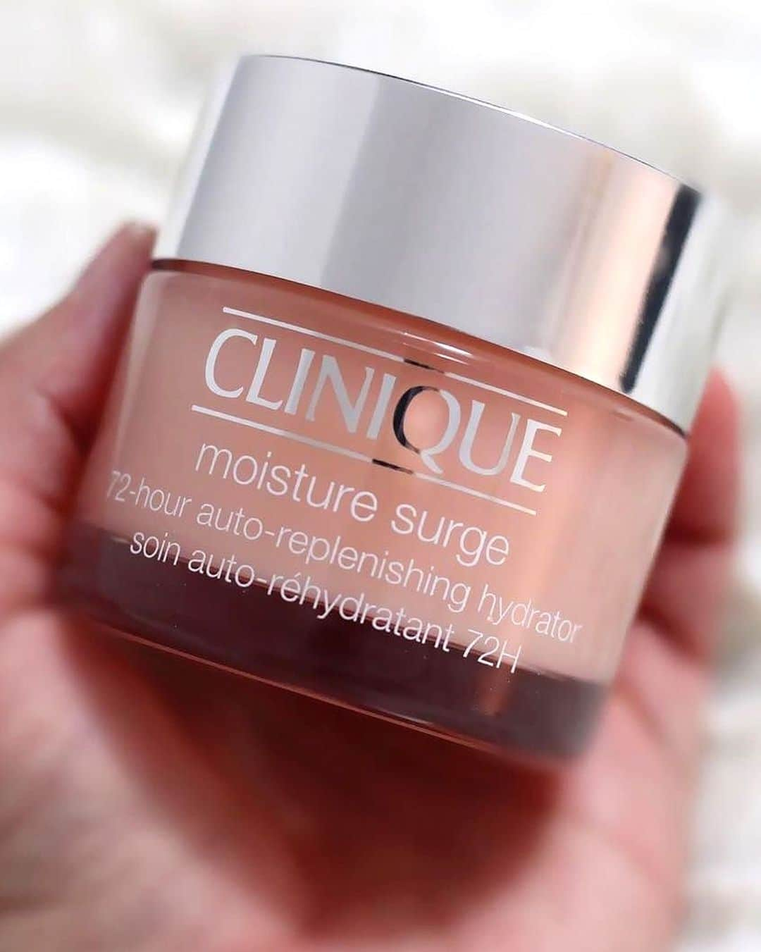 クリニークさんのインスタグラム写真 - (クリニークInstagram)「Tap twice if you found Moisture Surge 72-Hour under the🎄or tap once if you wish you did 😍  📸: @aly_funk #MerryClinique #Clinique #beauty #skincare #parabenfree #fragrancefree #happyskin」12月27日 2時13分 - clinique