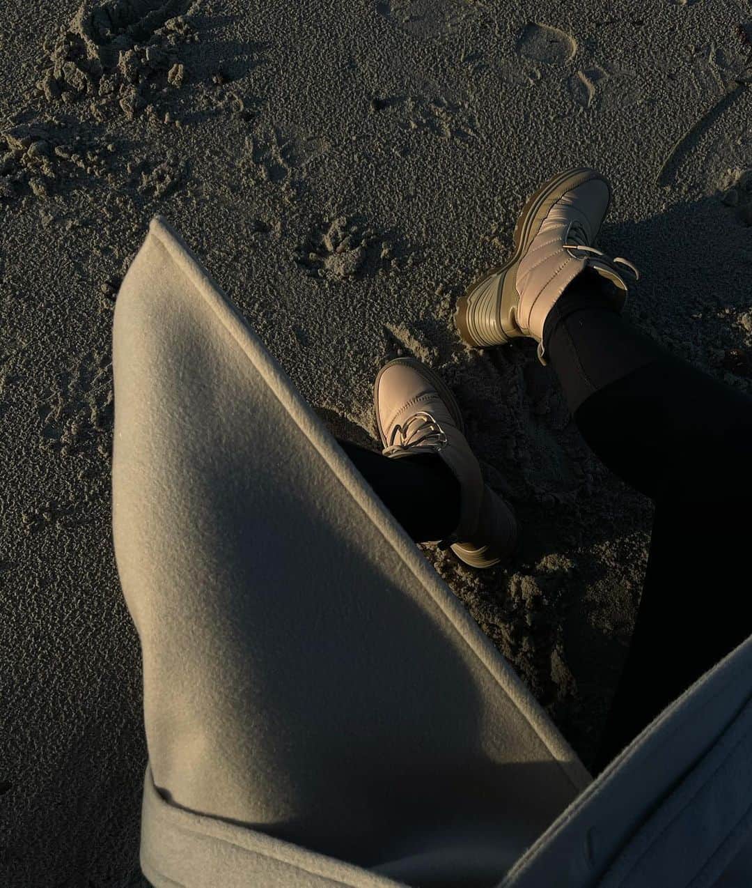 Mathilde Goehlerのインスタグラム：「When the sun comes out 🤍」