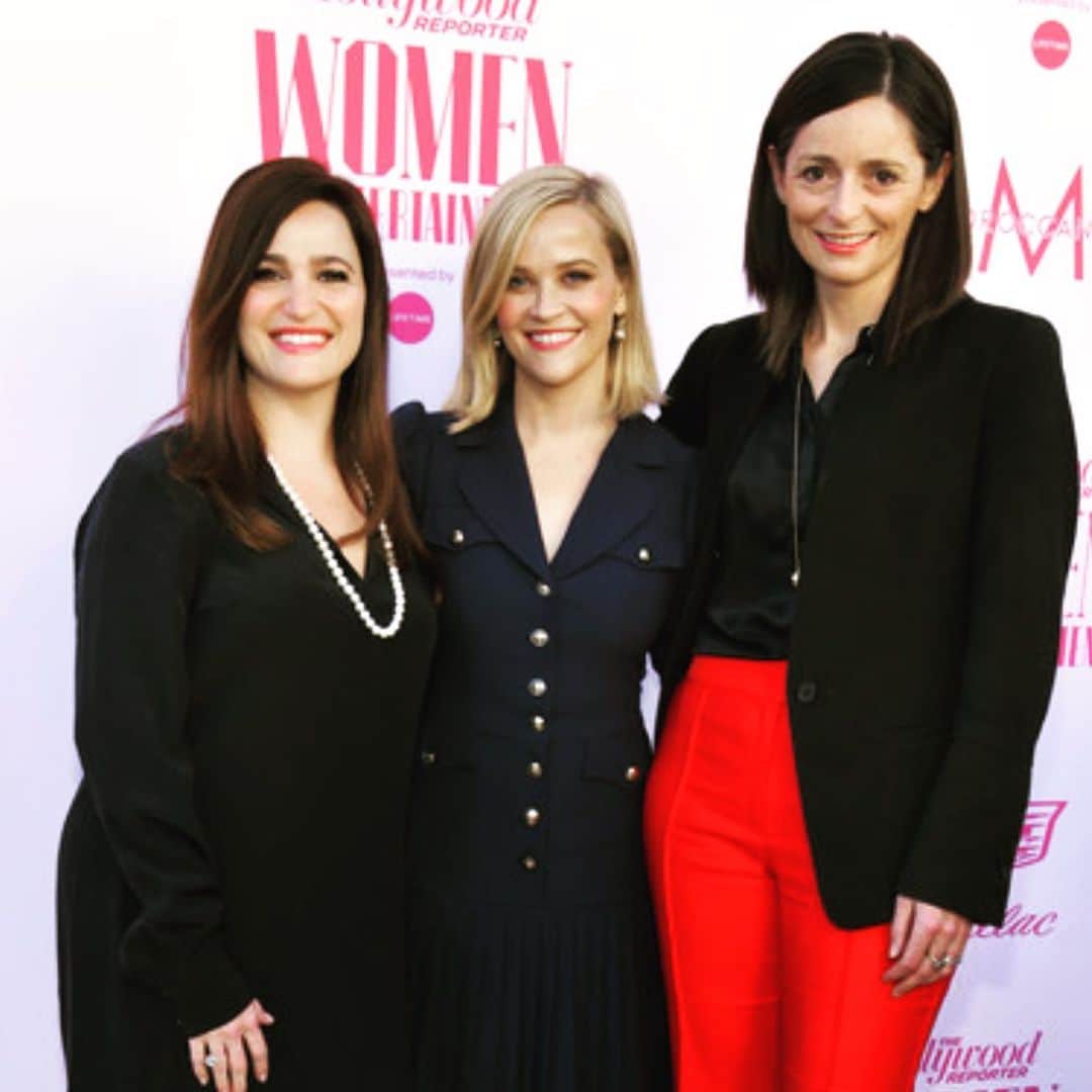 のインスタグラム：「Today I’m celebrating  2 incredible women @laurenneu and @sarah_harden22 ⬆️who have been with me since the beginning of @hellosunshine . ☀️There has not been a @reesesbookclub pick or a TV show made without their guidance, incredible decisions and endless dedication to our mission to put women at the center of their own stories. And it happens to be the week of both their birthdays !! So today I’m celebrating this strong female partnership with 2 Major Business Women. 💫I’m so proud of all we have accomplished in these past few years and I can wait to see what 2021 will bring!」