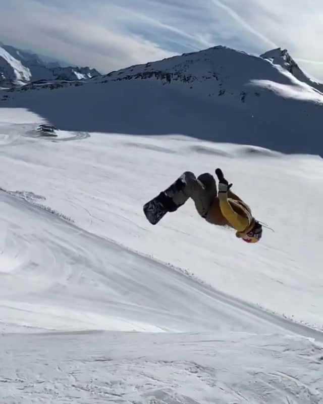 ボルコムのインスタグラム：「That feeling when you got everything you wanted for the holidays! 😳  @marcuskleveland 🙃 🔃  📹  @nummedal」