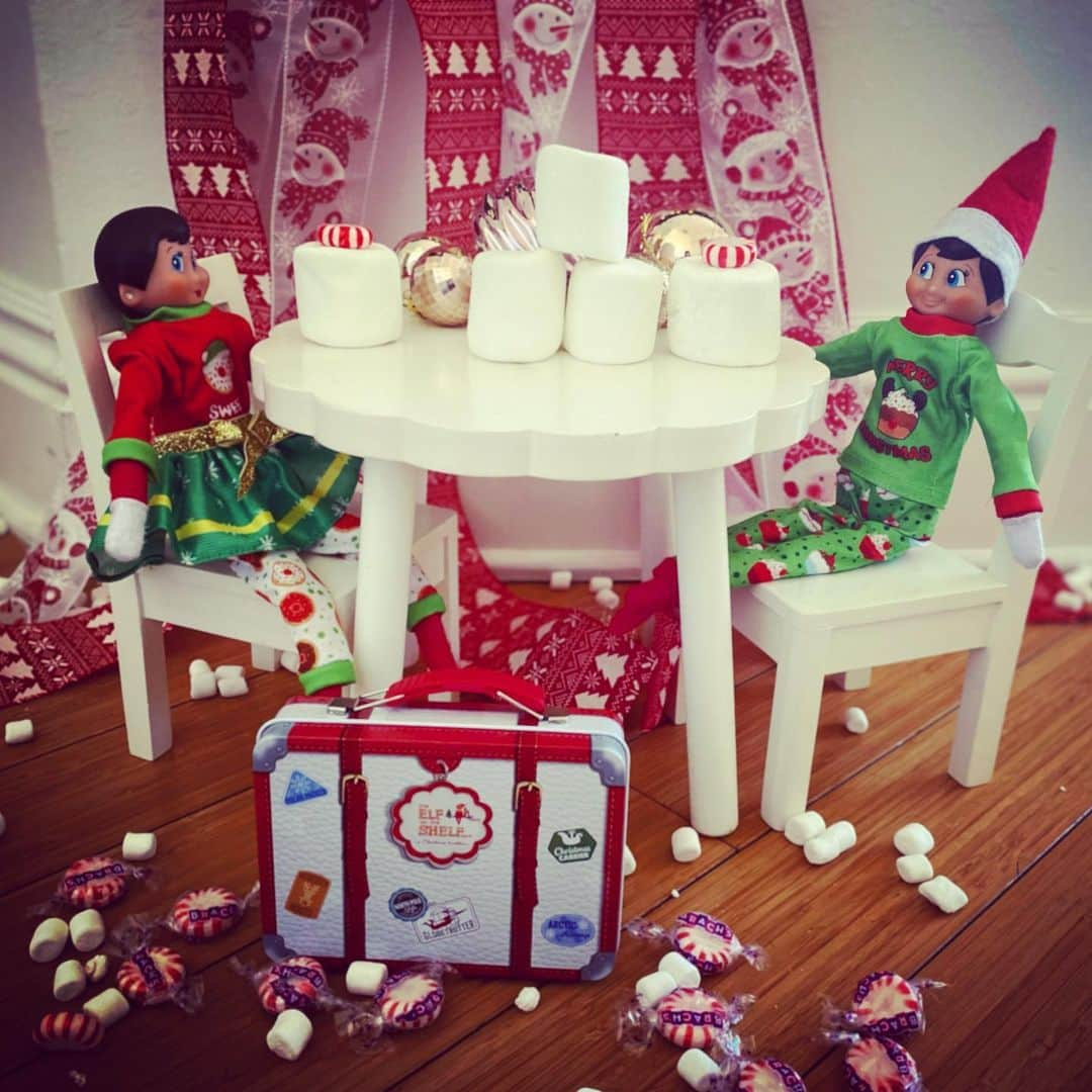 レイシー・シャベールさんのインスタグラム写真 - (レイシー・シャベールInstagram)「We made them a nutritious breakfast of marshmallows and peppermints, packed their suitcase and sent them back to the North Pole 🍭 🍬 🎄🍭🍬🎄 Thanks for the fun memories! #elfontheshelf #funtimes #christmas #adventures」12月27日 2時47分 - thereallacey