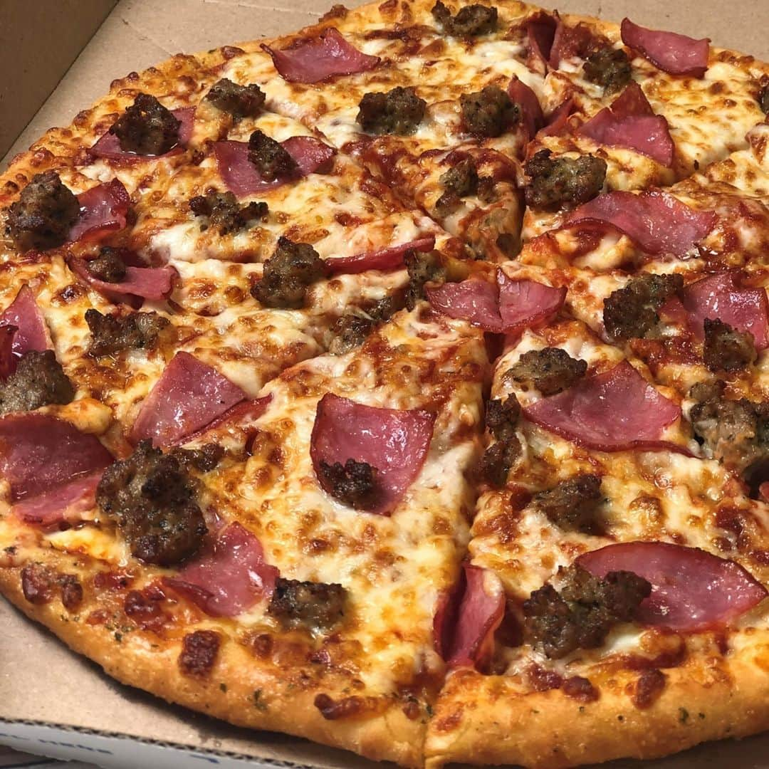 Domino's Pizzaさんのインスタグラム写真 - (Domino's PizzaInstagram)「❤️ if you just wanna eat pizza and watch movies all weekend. Let’s make it happen ➡️ Stream thousands of movies for FREE with access to @epix for 30 days when you order online.」12月27日 3時00分 - dominos