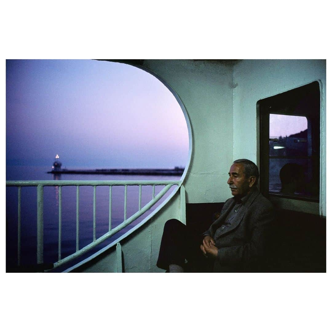 Magnum Photosさんのインスタグラム写真 - (Magnum PhotosInstagram)「#FromTheArchive: On board a ferry at dusk near the Princess Islands. Istanbul. Turkey. 2001. ⁠ .⁠ © Alex Webb @webb_norriswebb/#MagnumPhotos」12月27日 3時01分 - magnumphotos