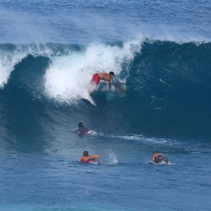 ガブリエル・メディーナのインスタグラム：「Nois capota mas não breca 🤣😂 ll @crosbycola save that board 🥶🙏」
