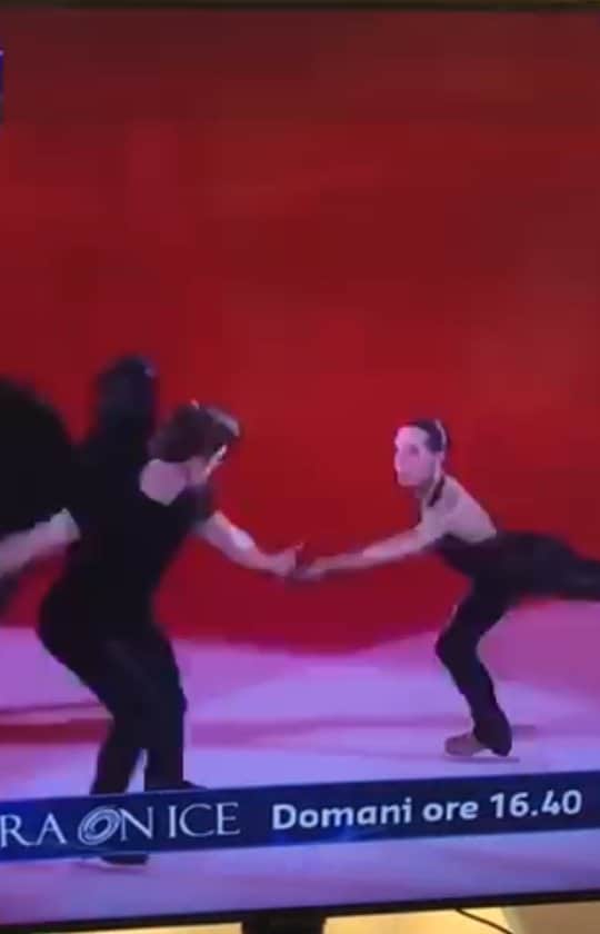 ニコーレ・デラ・モニカのインスタグラム：「quest'anno per cause ovvie non c'è stata la possibilità di fare il nuovo show 2020 ma Opera on Ice torna in TV domani alle 16,40 su canale 5 con un'edizione speciale!!!!」