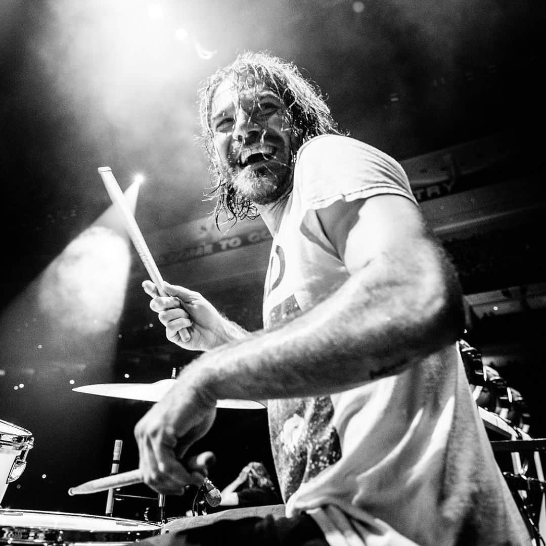 グループラブのインスタグラム：「Ben Ben Gotsta-B you play every moment of this wild life with your entire heart and soul. It is a gift to be on this ride with you. You make the jam as good as the show and then bring that same goody goody to the after party. Life sure is a gift with you in it. Love you to the moon and back and Happy Birthday baby ❤️sax tatts soon 😎」