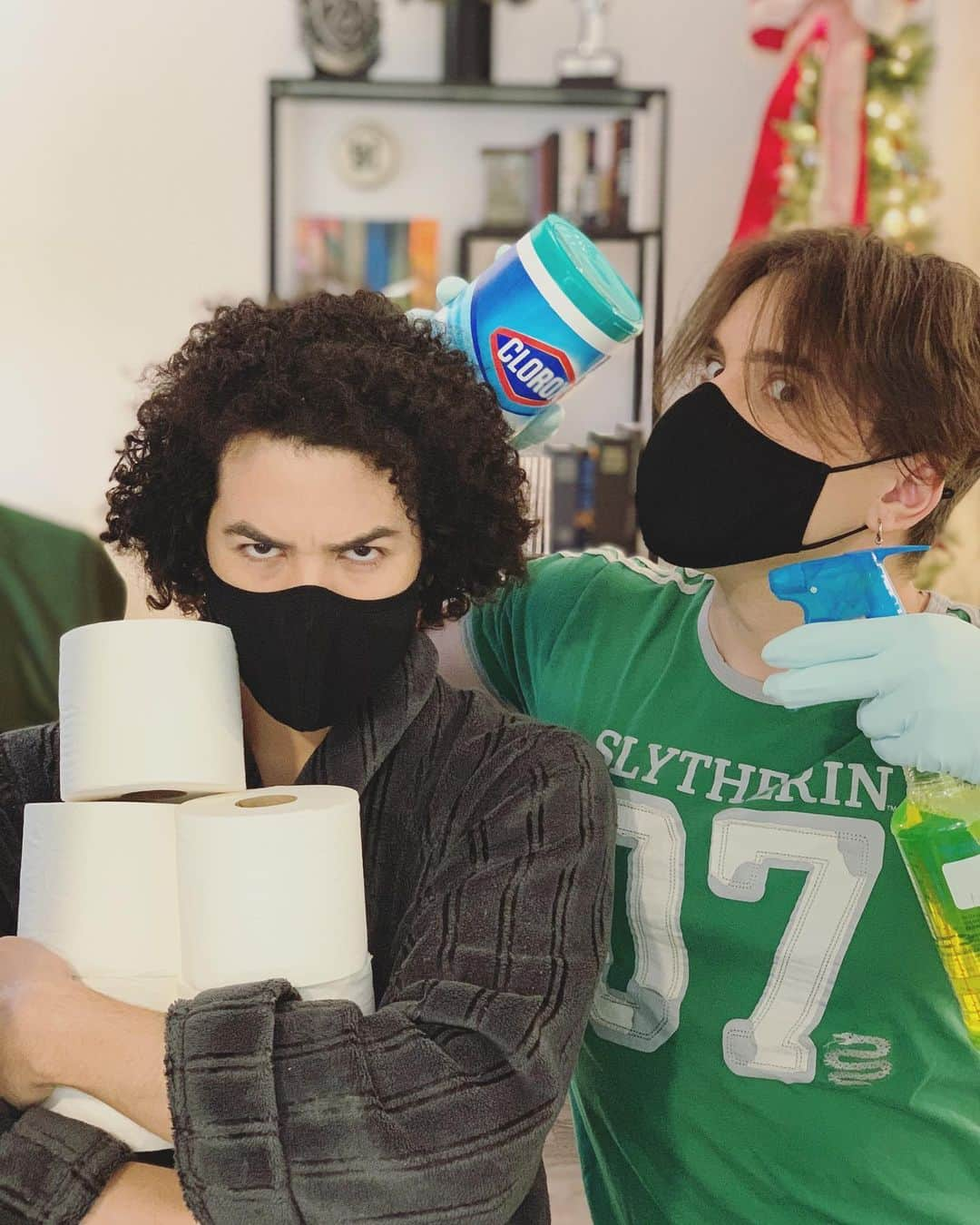 サム・アウヴェスさんのインスタグラム写真 - (サム・アウヴェスInstagram)「Stay safe! #toiletpapershortage #germaphobe #pandemic2020」12月27日 3時34分 - samalvesmusic