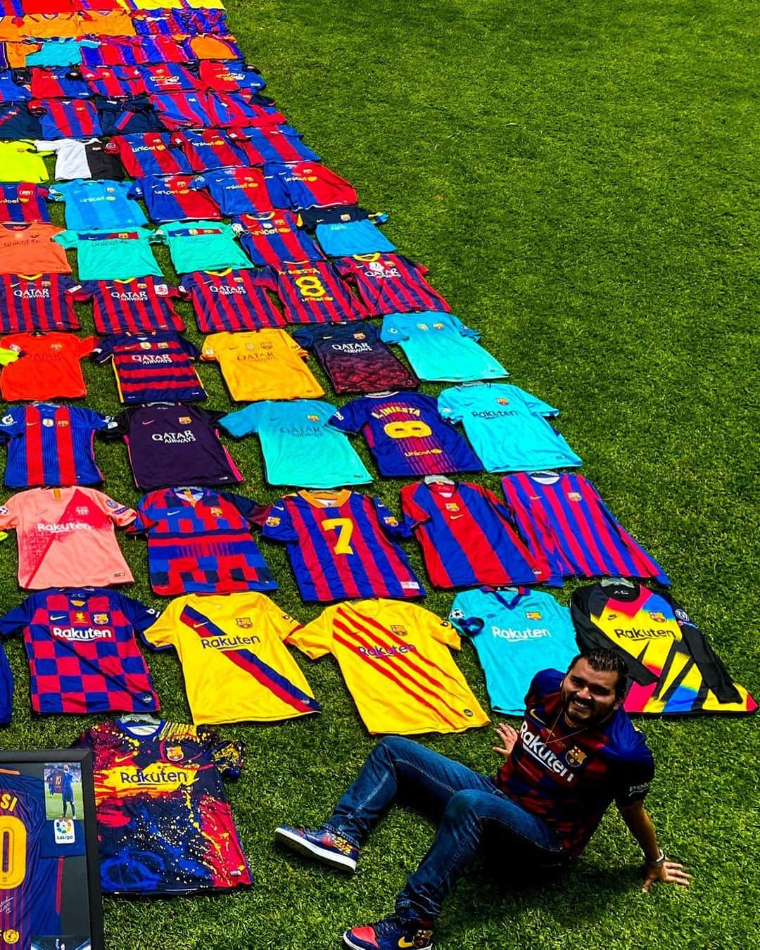 FCバルセロナさんのインスタグラム写真 - (FCバルセロナInstagram)「🎁 Did you get/give a Barça jersey as a Christmas present? ¡Qué colección! Quina enveja! 🎄  (📸 @collectormx.barca)」12月27日 3時27分 - fcbarcelona