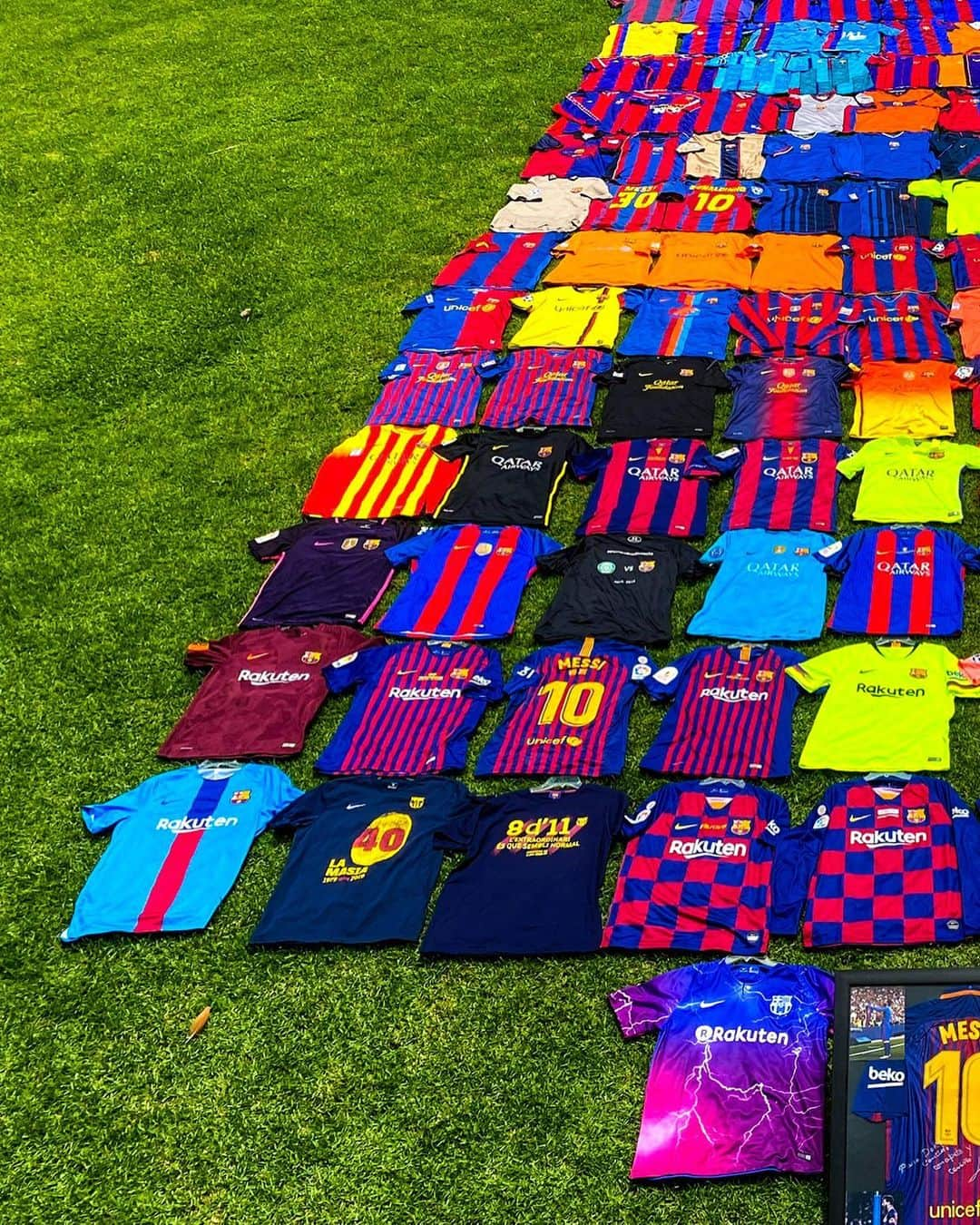 FCバルセロナさんのインスタグラム写真 - (FCバルセロナInstagram)「🎁 Did you get/give a Barça jersey as a Christmas present? ¡Qué colección! Quina enveja! 🎄  (📸 @collectormx.barca)」12月27日 3時27分 - fcbarcelona