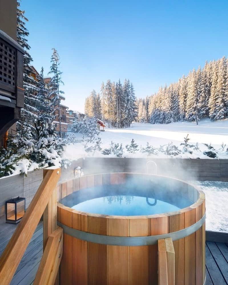 Vogue Parisさんのインスタグラム写真 - (Vogue ParisInstagram)「Dreaming of mountain views this Christmas? Sit back and take a look at the most stunning slope-side hotel jacuzzis around the world, like this one at @AmanLeMelezin in Courchevel, on Vogue.fr」12月27日 3時28分 - voguefrance