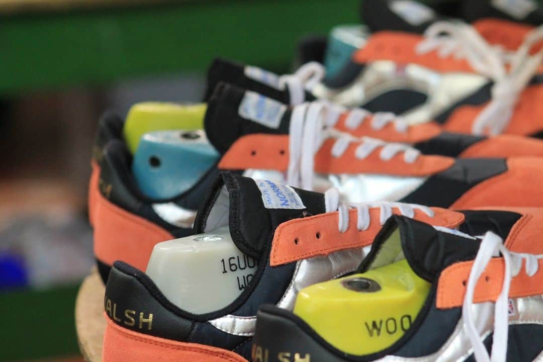 ウォルシュのインスタグラム：「Shop the last of our Ensign Classic Coral 🔥👟  Please note, all orders will now be dispatched from January 4th 😄 . . #normanwalshuk #normanwalsh #britishmanufacturing #madeinbritain #ukmfg #shoes #footwear #sneakers」