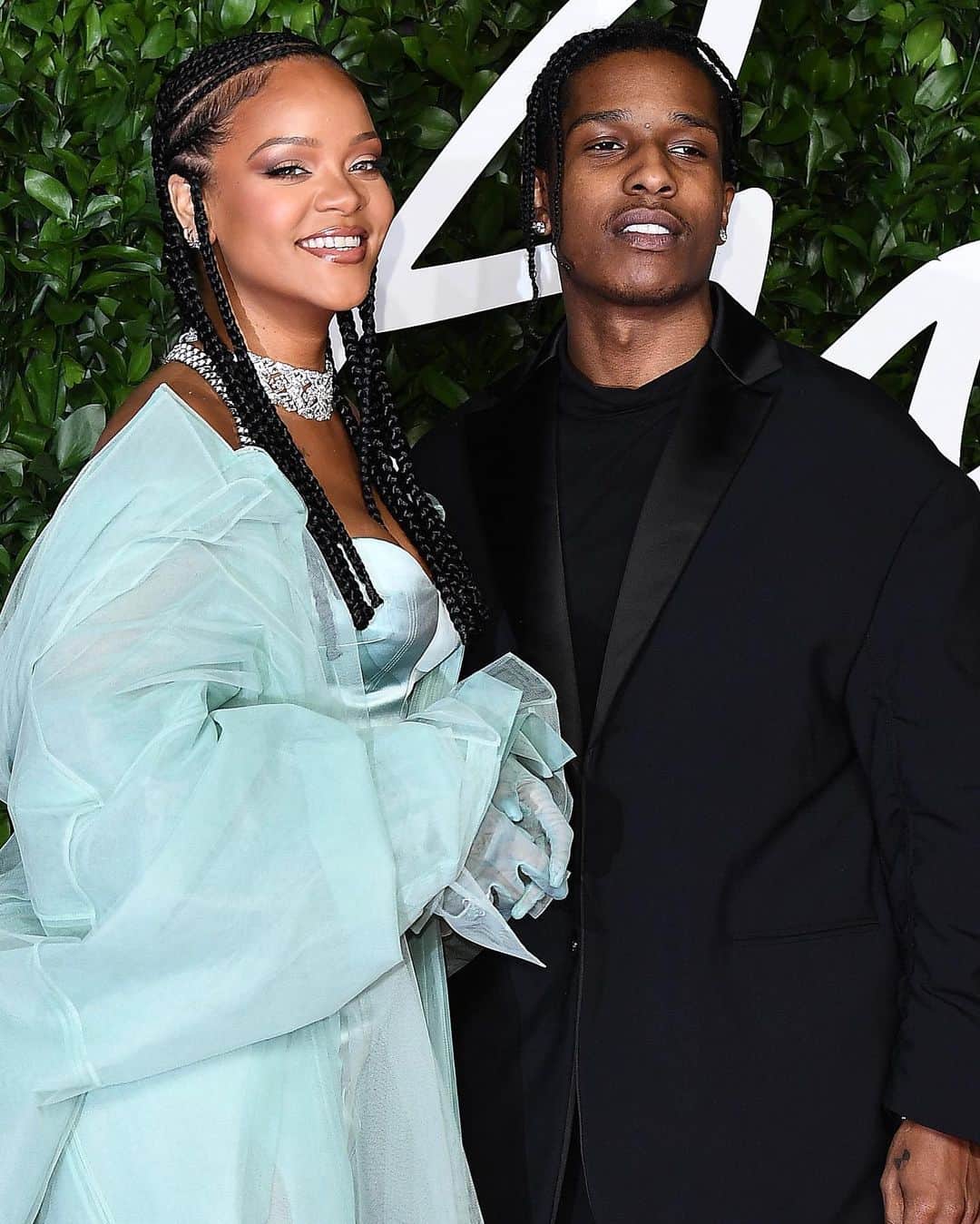 Just Jaredさんのインスタグラム写真 - (Just JaredInstagram)「Rihanna and A$AP Rocky spent their first Christmas together as a couple! Tap this photo at the LINK IN BIO to get details from their holiday getaway. #Rihanna #ASAPRocky Photo: Getty」12月27日 3時38分 - justjared